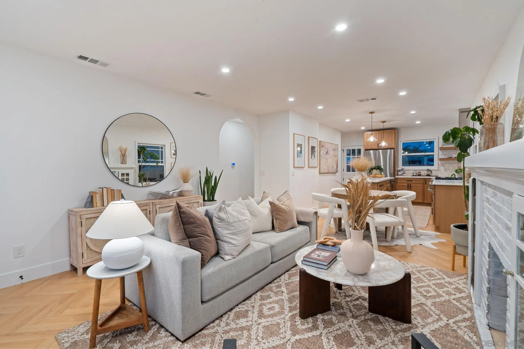 https://cdn.realtyfeed.com/cdn/127/260009436/986e7c40b27457f0ddd75b859609d07b.webp