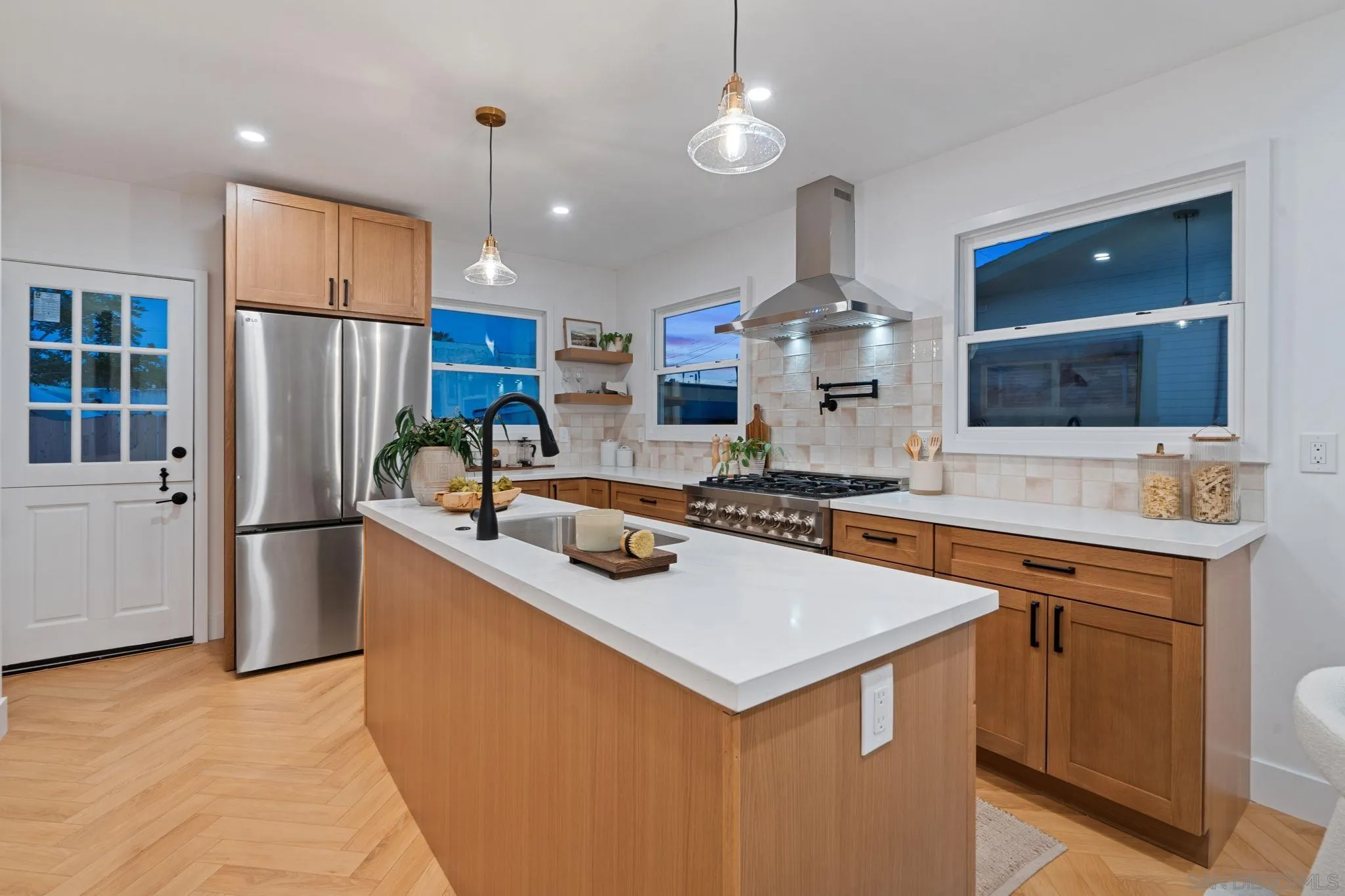 https://cdn.realtyfeed.com/cdn/127/260009436/c7e368f4c712e664502e784014d6a4fd.webp