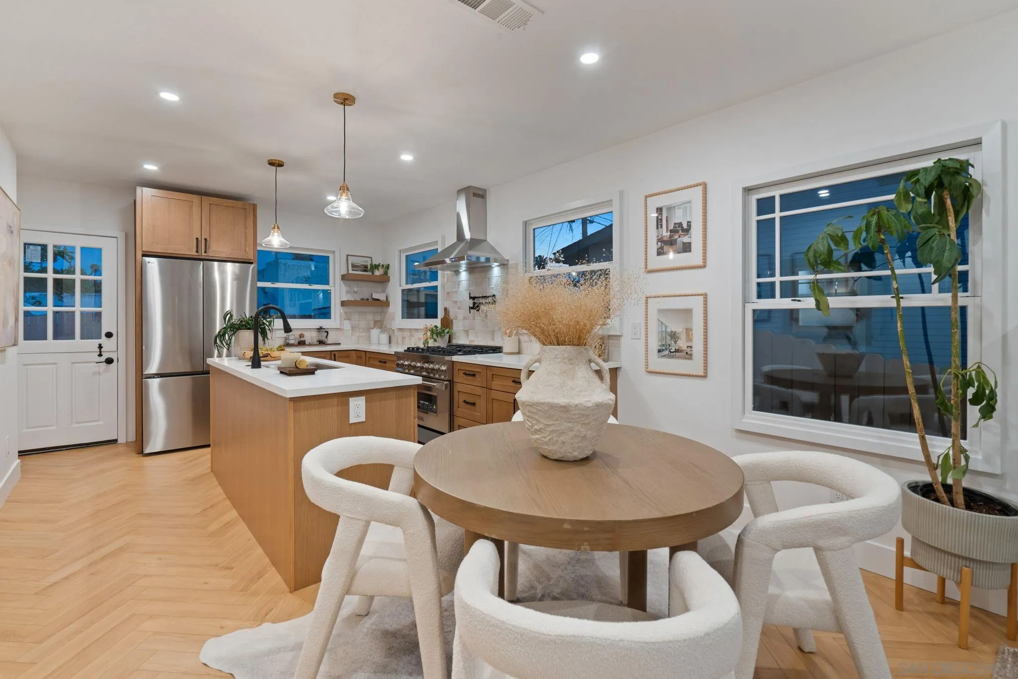 https://cdn.realtyfeed.com/cdn/127/260009436/c8b482998b935ca1800ffa085ce1124a.webp
