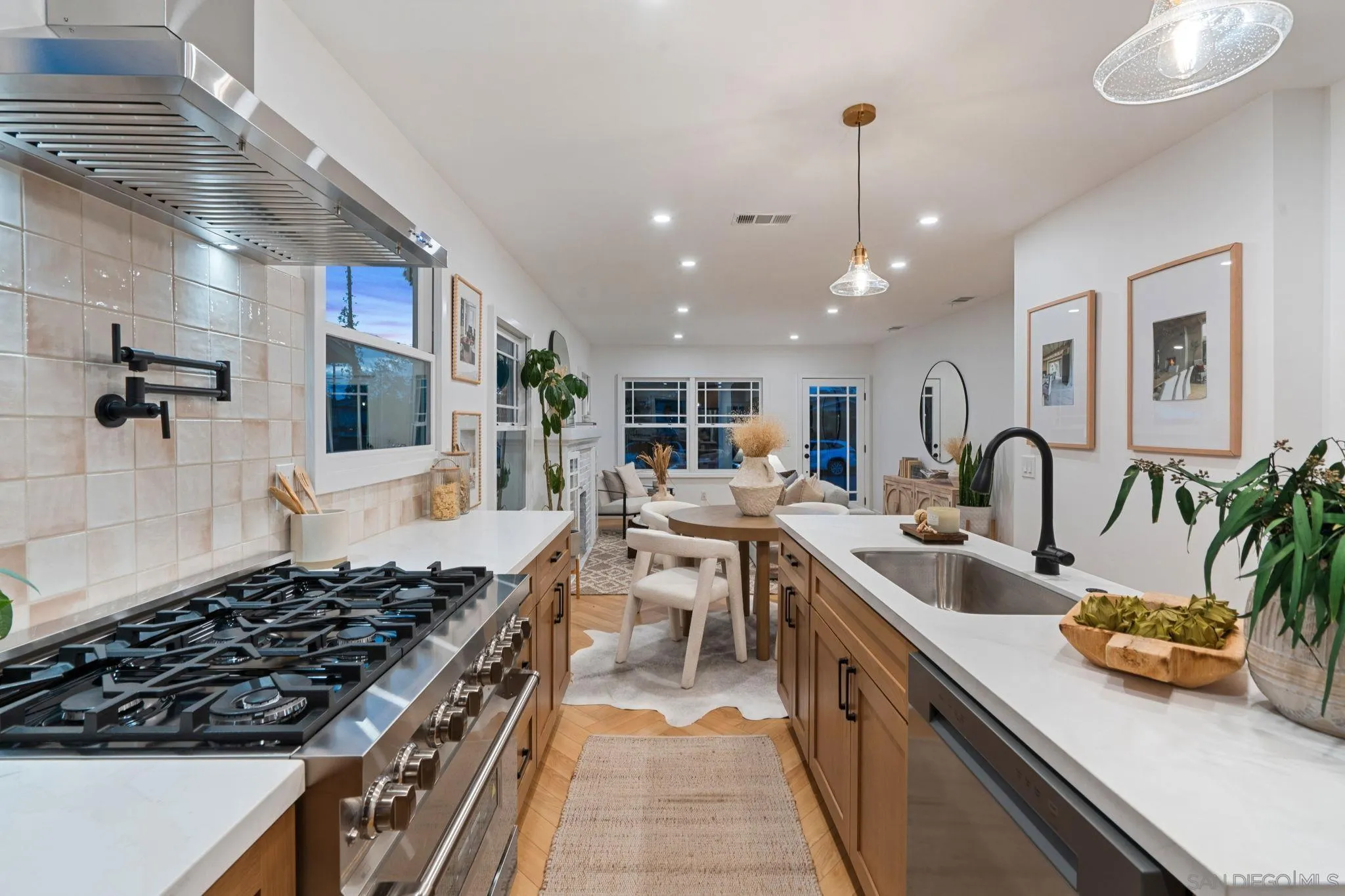 https://cdn.realtyfeed.com/cdn/127/260009436/d452830c32e7f15d9262845e9166e5ce.webp