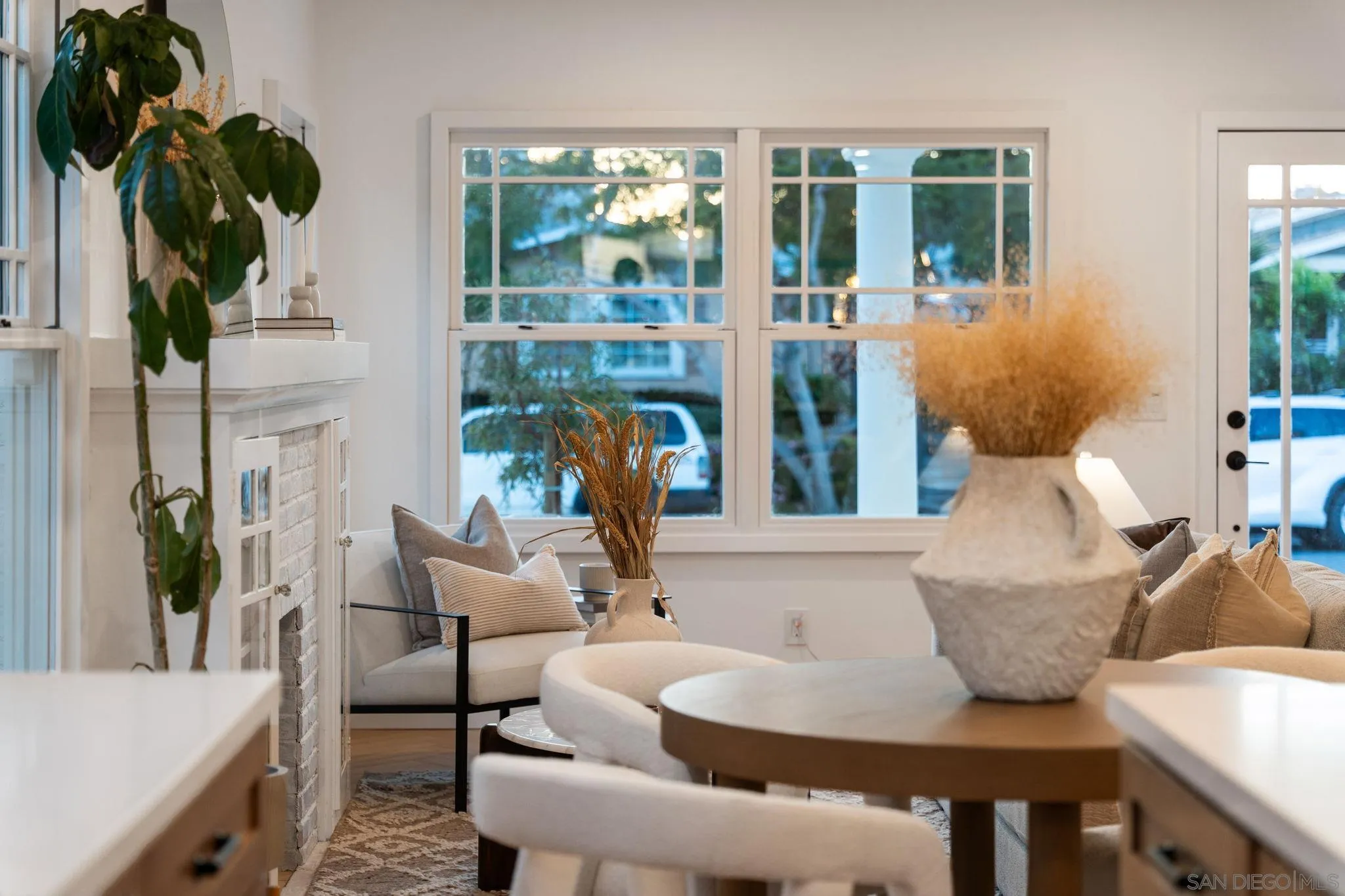 https://cdn.realtyfeed.com/cdn/127/260009436/e36a1a976bcbacc5512d63138bcf7678.webp