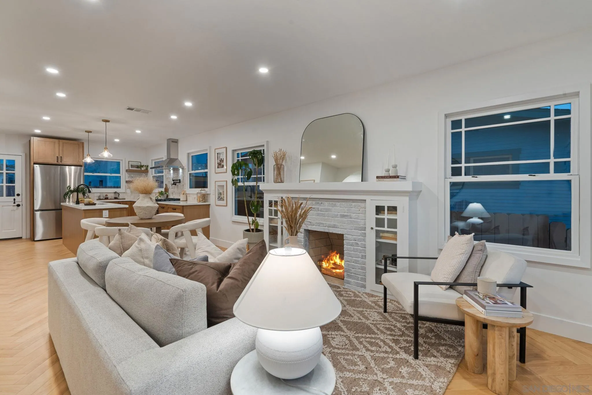 https://cdn.realtyfeed.com/cdn/127/260009436/e50beef48011252151d217663d0beb3b.webp