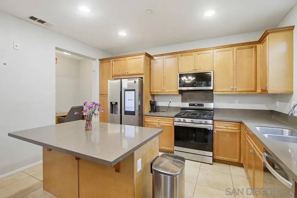 https://cdn.realtyfeed.com/cdn/127/260009441/18e5d0ff93aef27bab76878078b93a4c.webp