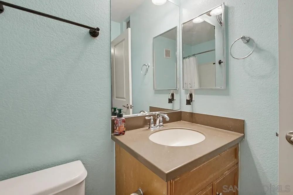 https://cdn.realtyfeed.com/cdn/127/260009441/c48cef7e62e9d0418f9d7a3279479a50.webp