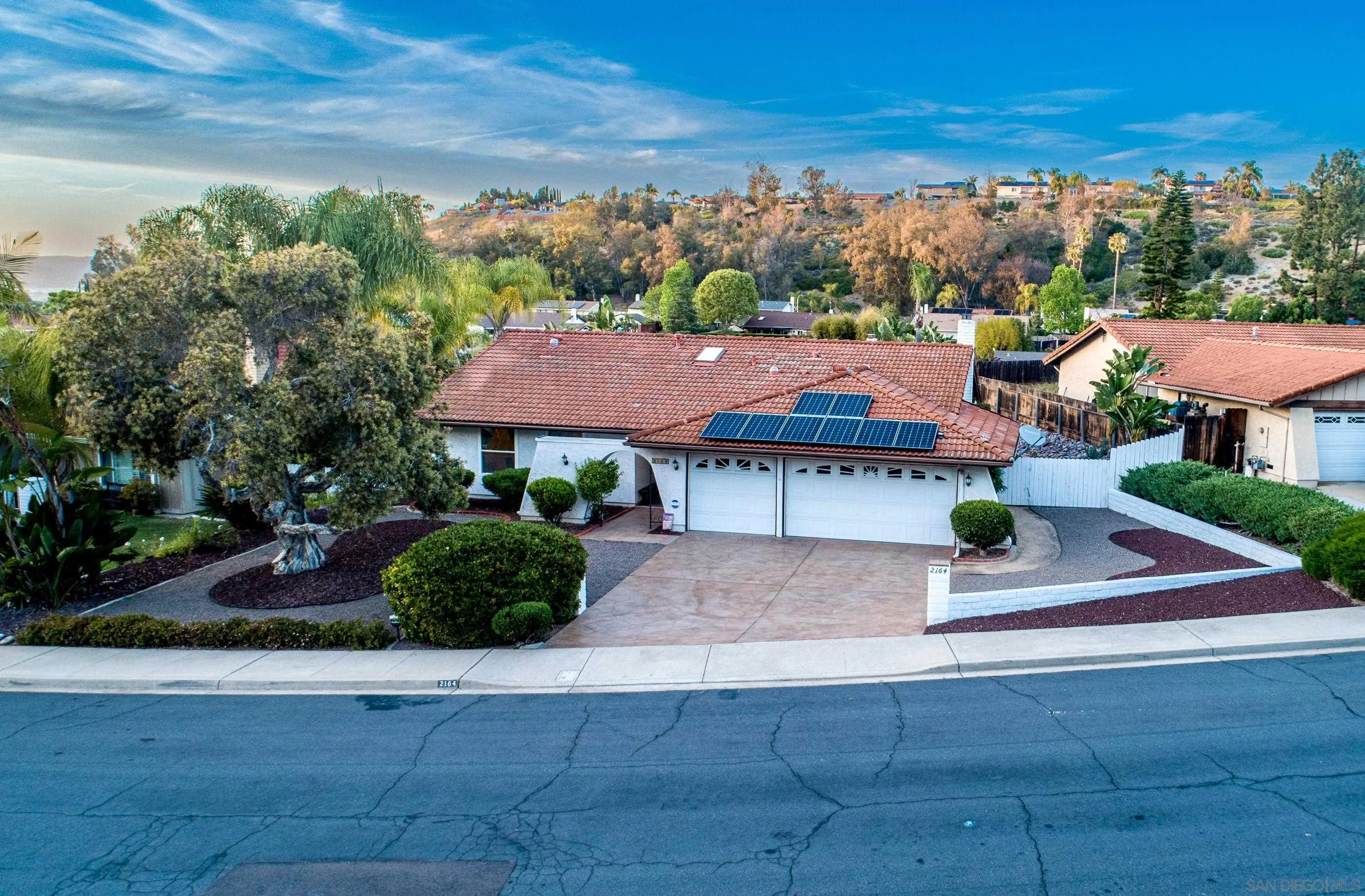 https://cdn.realtyfeed.com/cdn/127/260009446/0c22205987348d5009776e1841c751b3.webp
