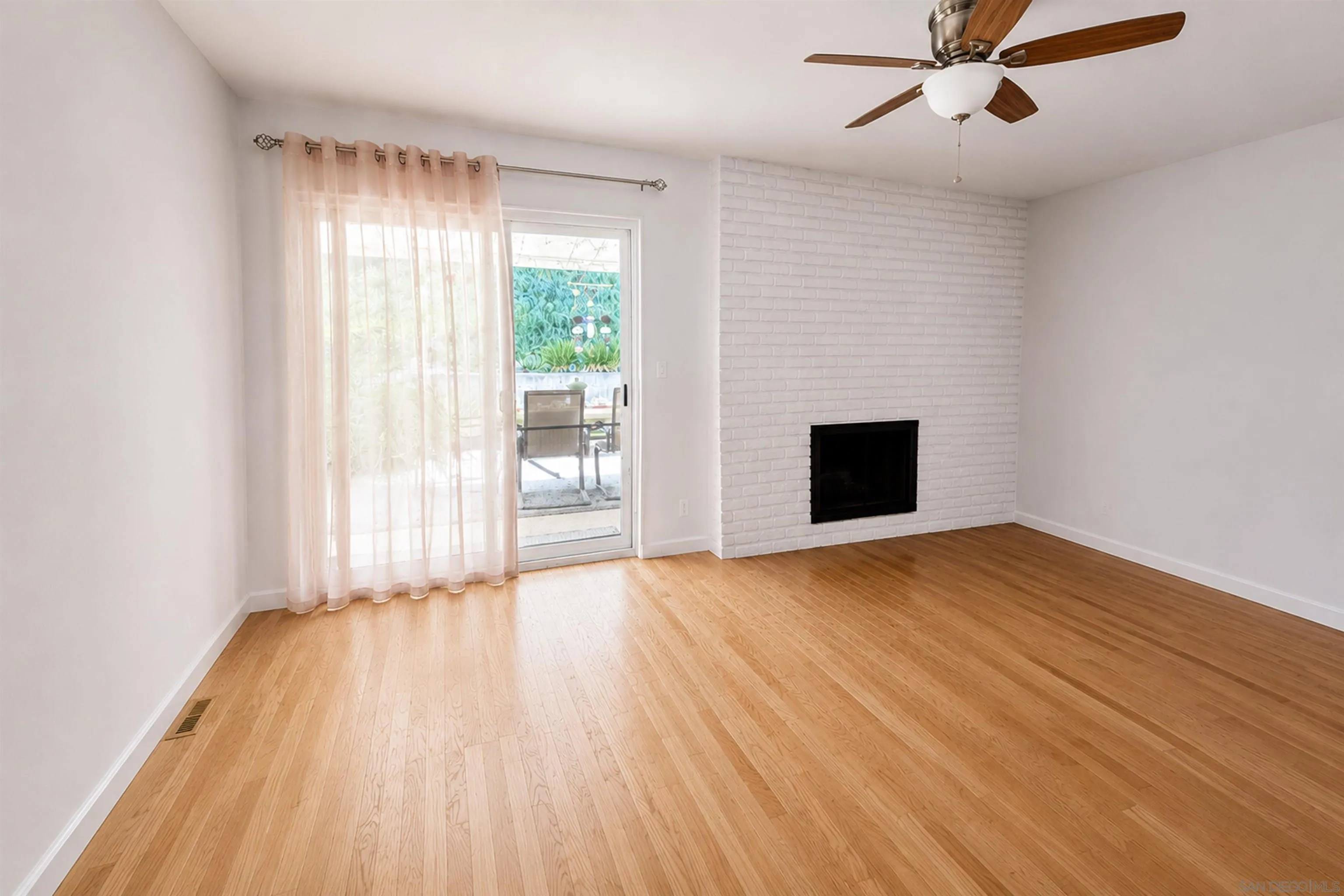 https://cdn.realtyfeed.com/cdn/127/260009452/ef3726207678ffecec45bdc10baaa721.webp