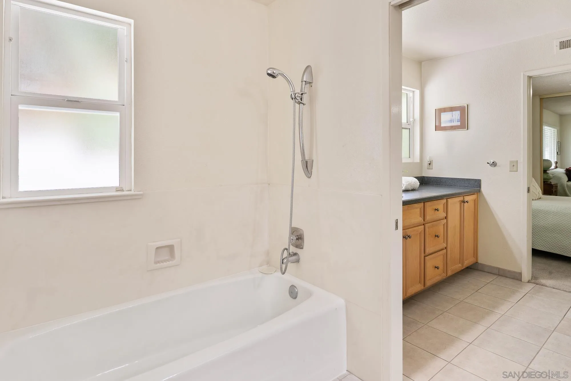 https://cdn.realtyfeed.com/cdn/127/260009454/6d274940255212917e4d38eefe5b8fbc.webp