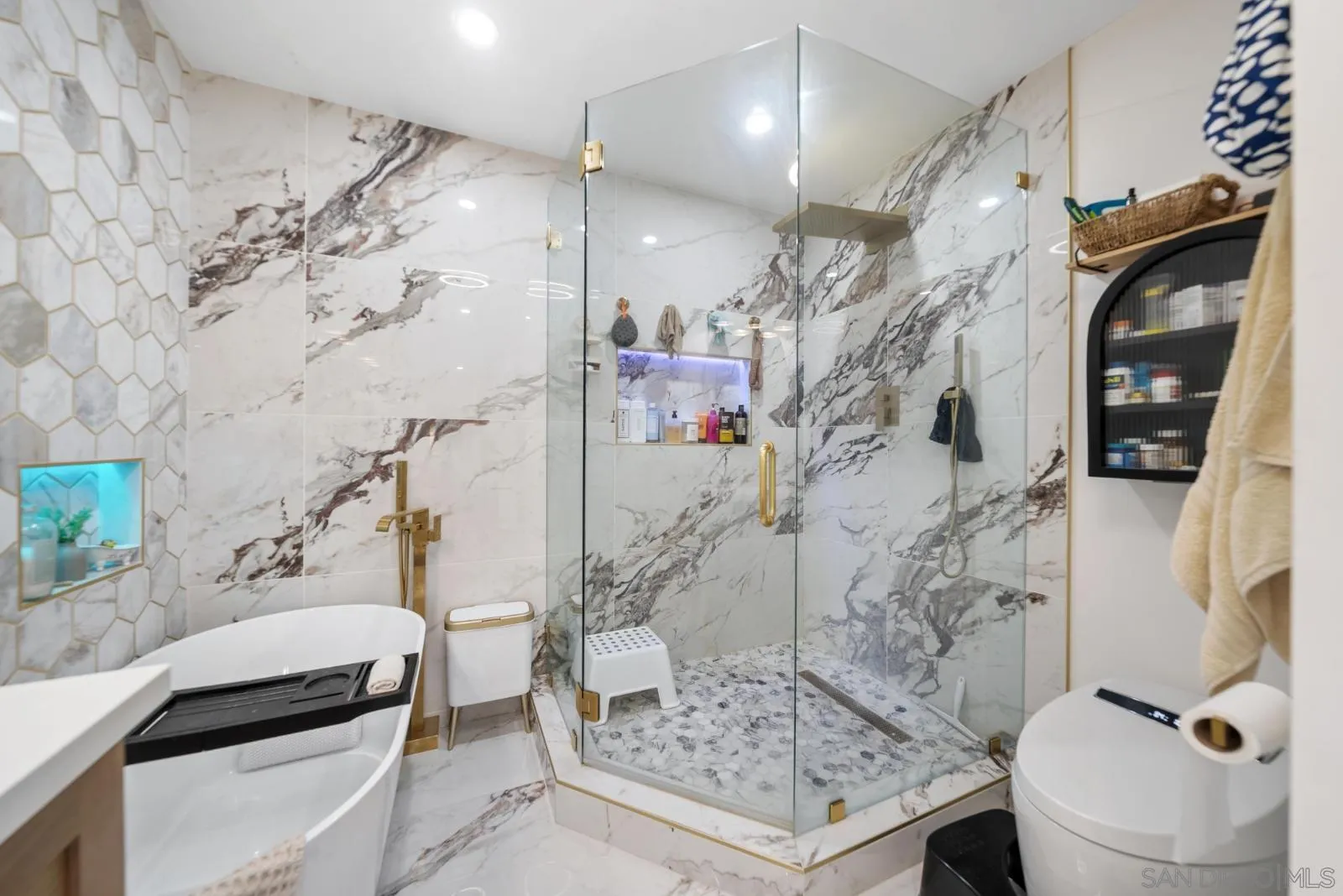 https://cdn.realtyfeed.com/cdn/127/260009457/0ecb0d45056dbf6b4f4887566a2661ec.webp