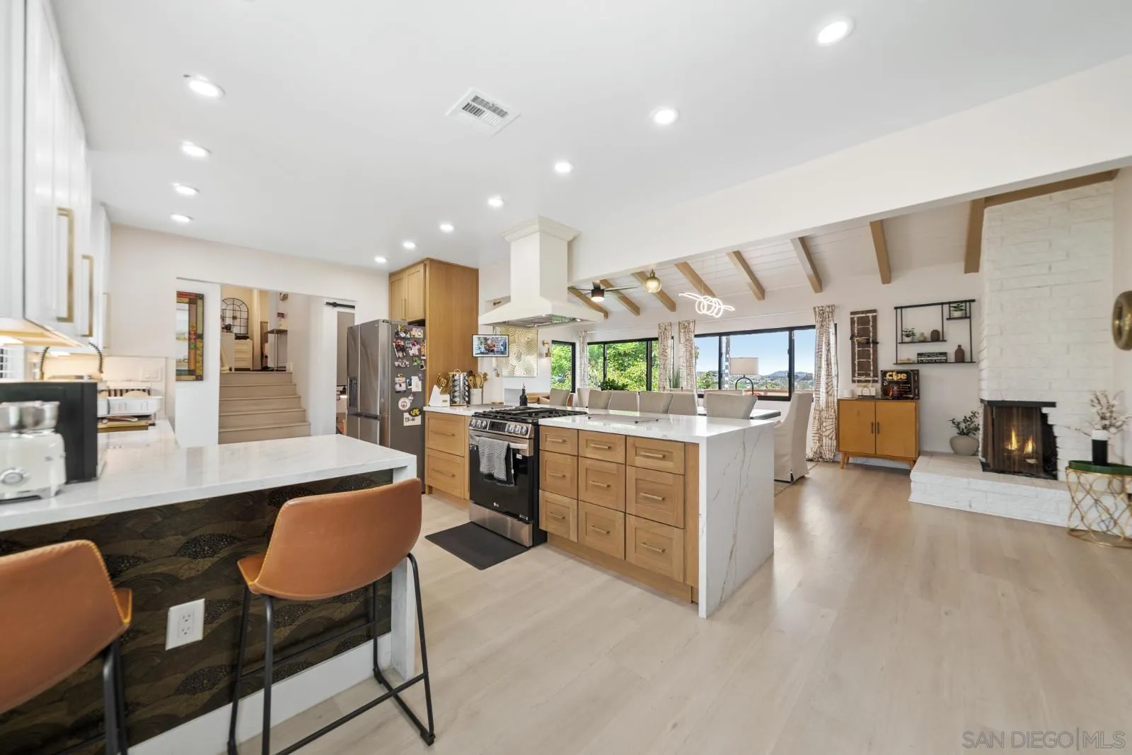 https://cdn.realtyfeed.com/cdn/127/260009457/85f1f1006529a5e77ff777ff8988c841.webp