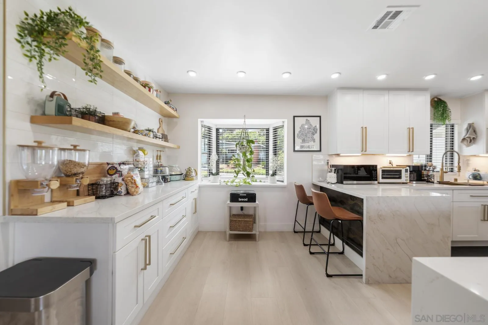 https://cdn.realtyfeed.com/cdn/127/260009457/915ae7d1c24c15c29a3f800237efa678.webp