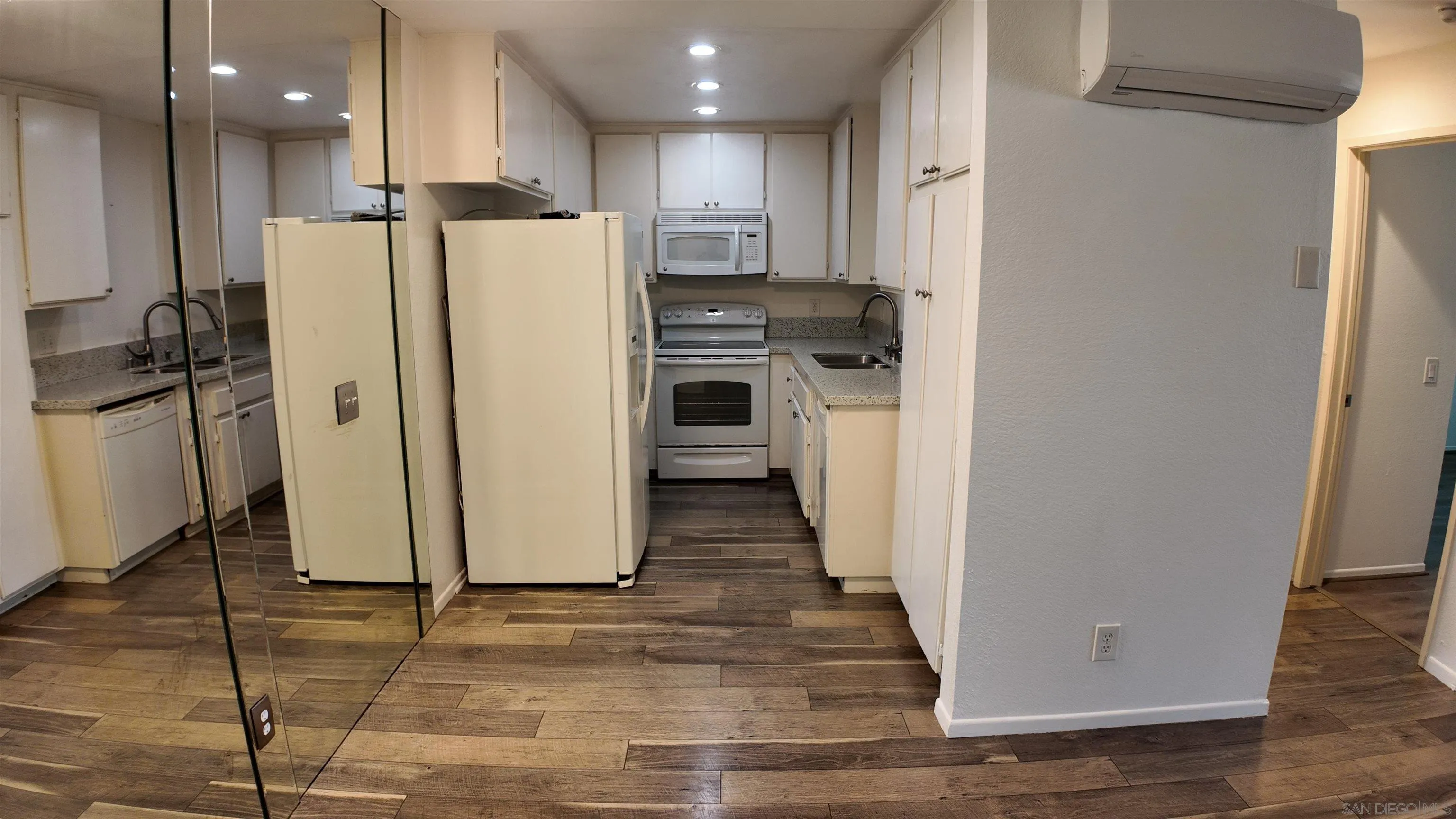 https://cdn.realtyfeed.com/cdn/127/260009460/21dfe1508992bf894c55b2d8314ae9d5.webp