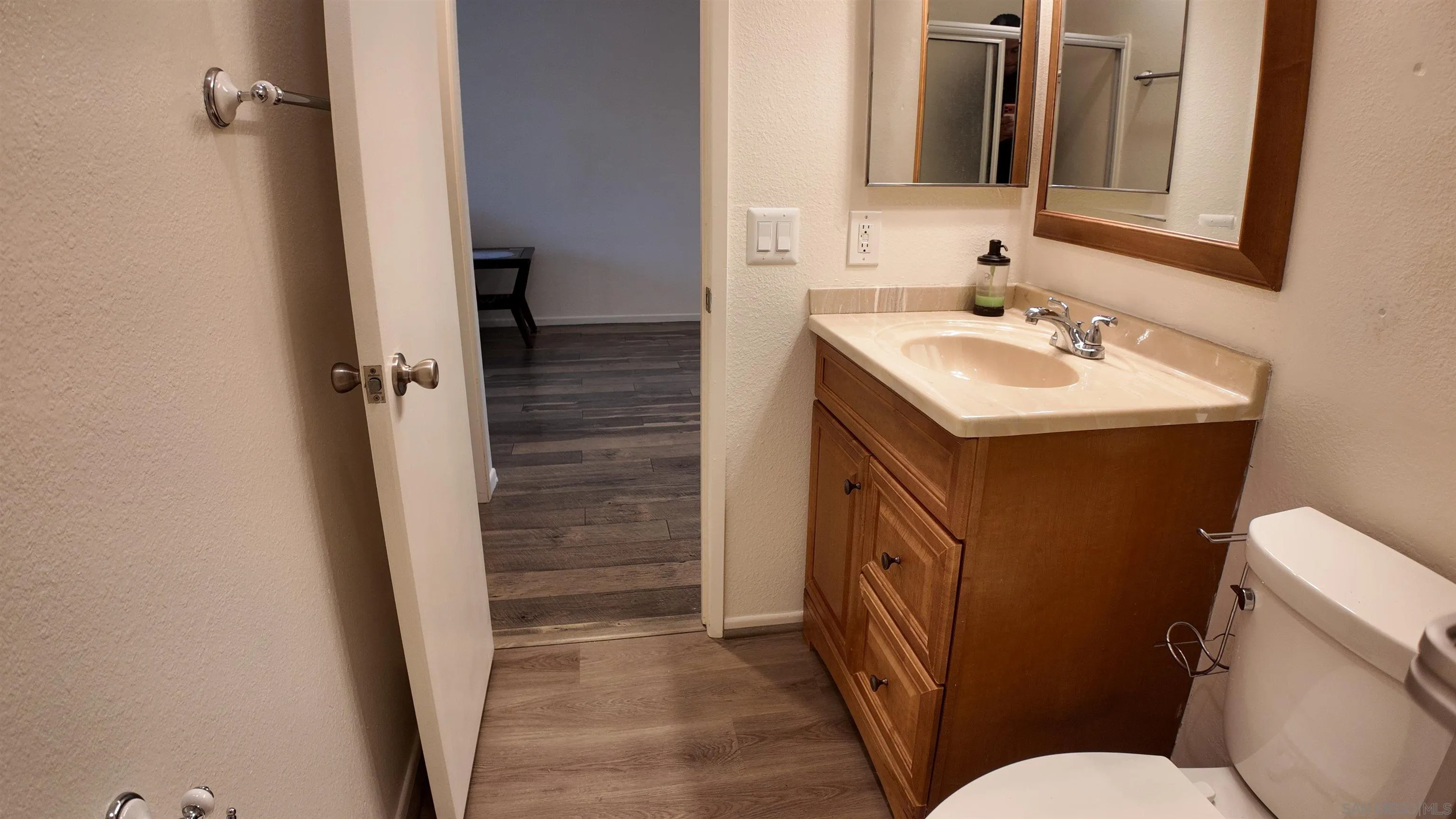 https://cdn.realtyfeed.com/cdn/127/260009460/975c150db9851cf7ad19ca9d780dddef.webp