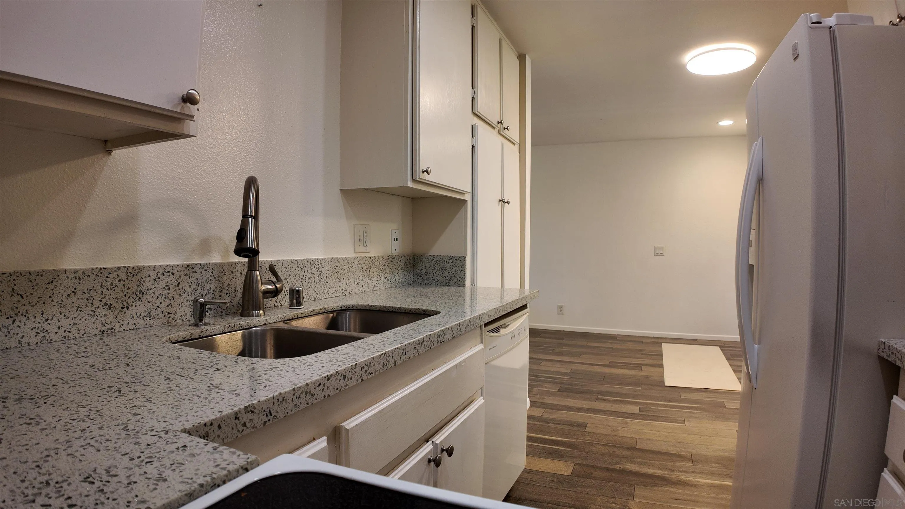 Photo #2: 260009460 Listing: Photo #2