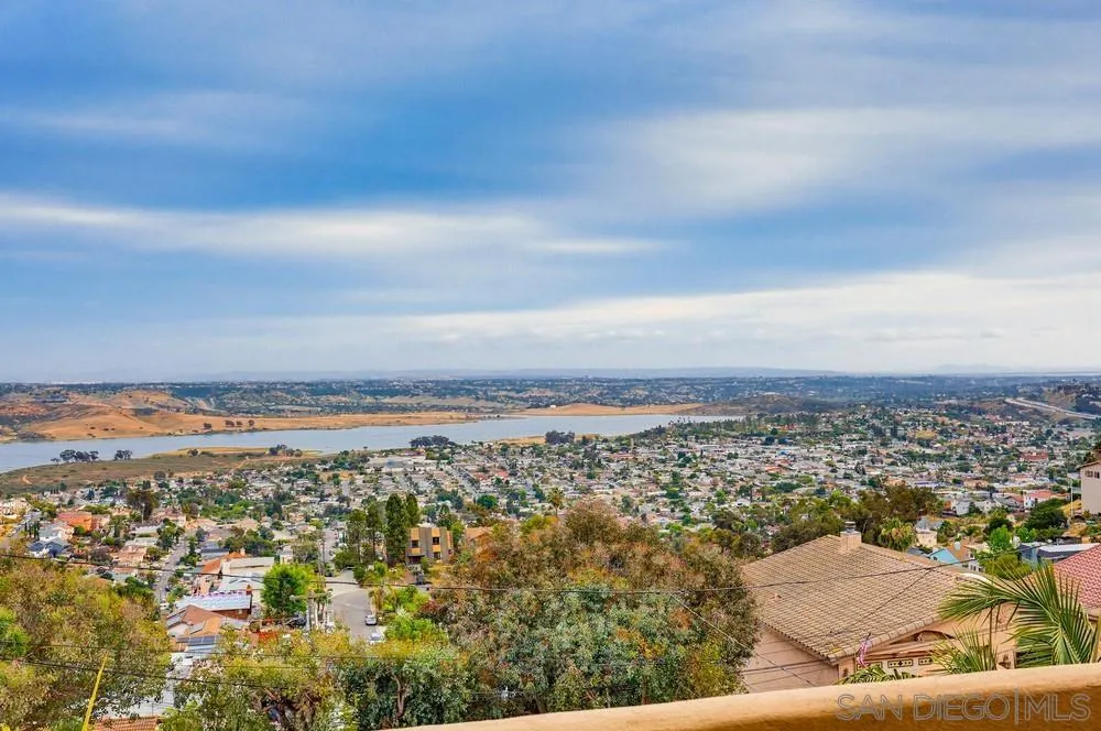 https://cdn.realtyfeed.com/cdn/127/260009471/805cee87b9f76d846b1f13a4fbfef150.webp