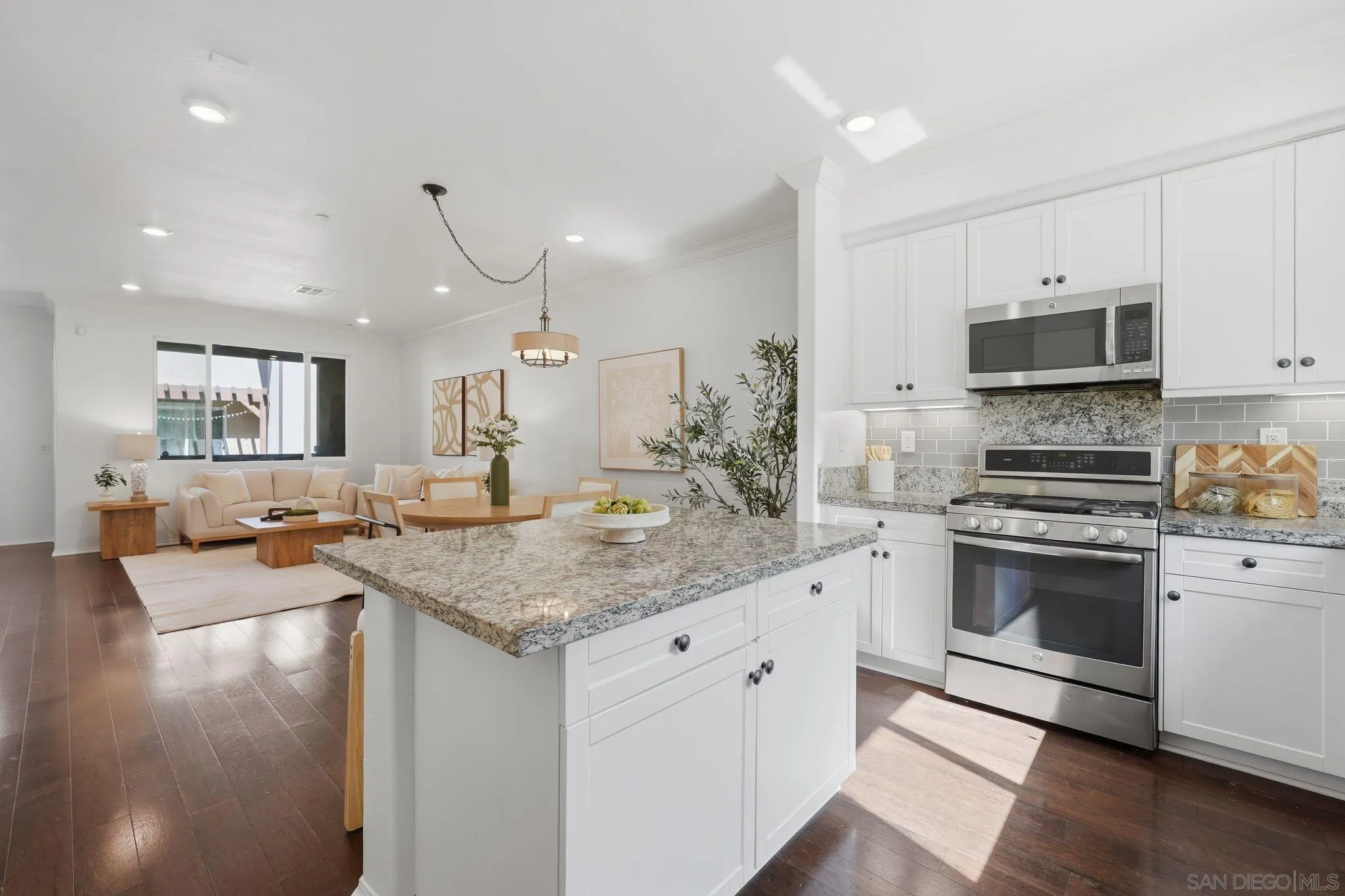 Photo #3: 260009477 Listing: Photo #3