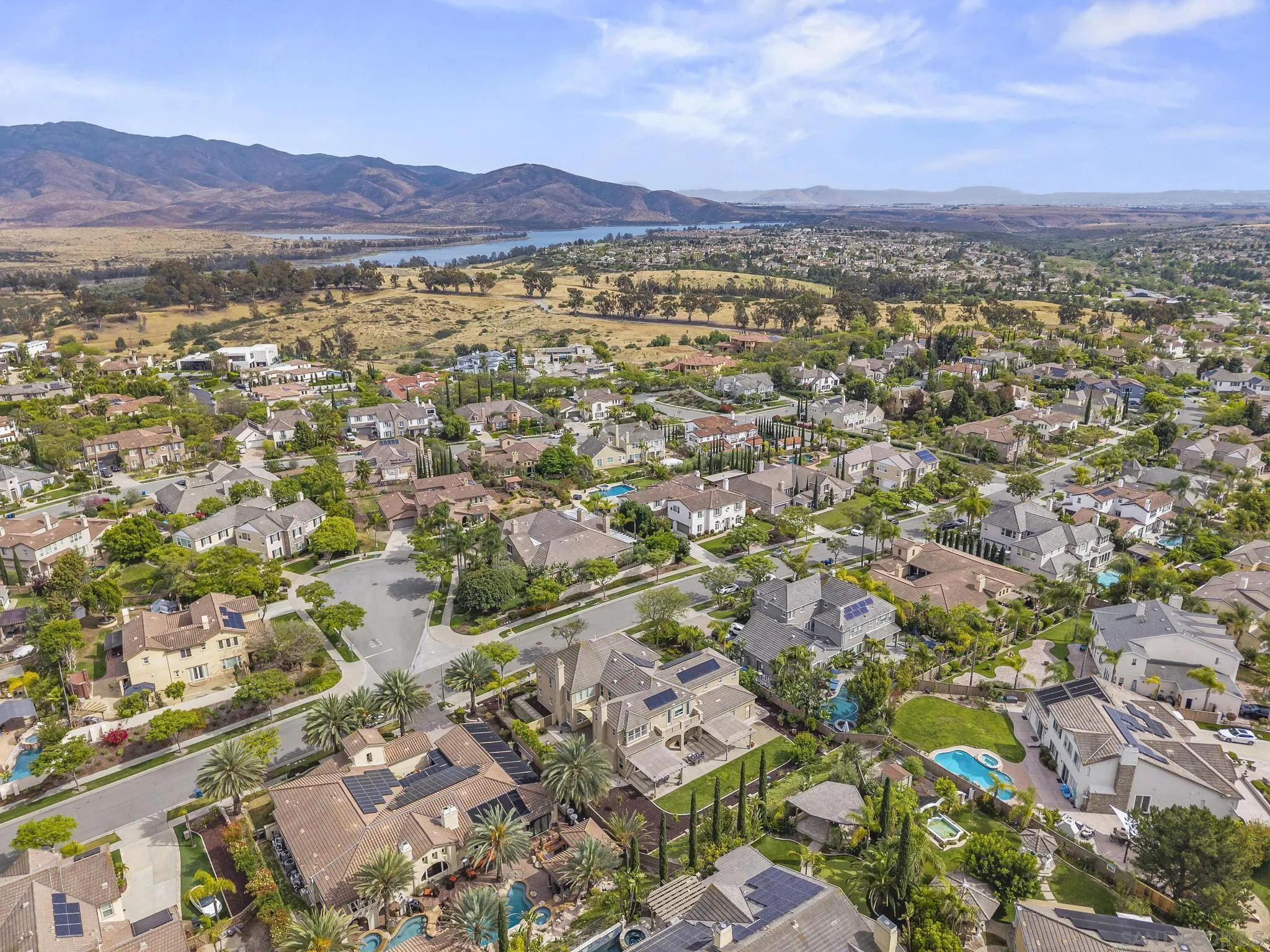 https://cdn.realtyfeed.com/cdn/127/260009481/3c54c9b0a3672cadd8456a7b39f0168f.webp