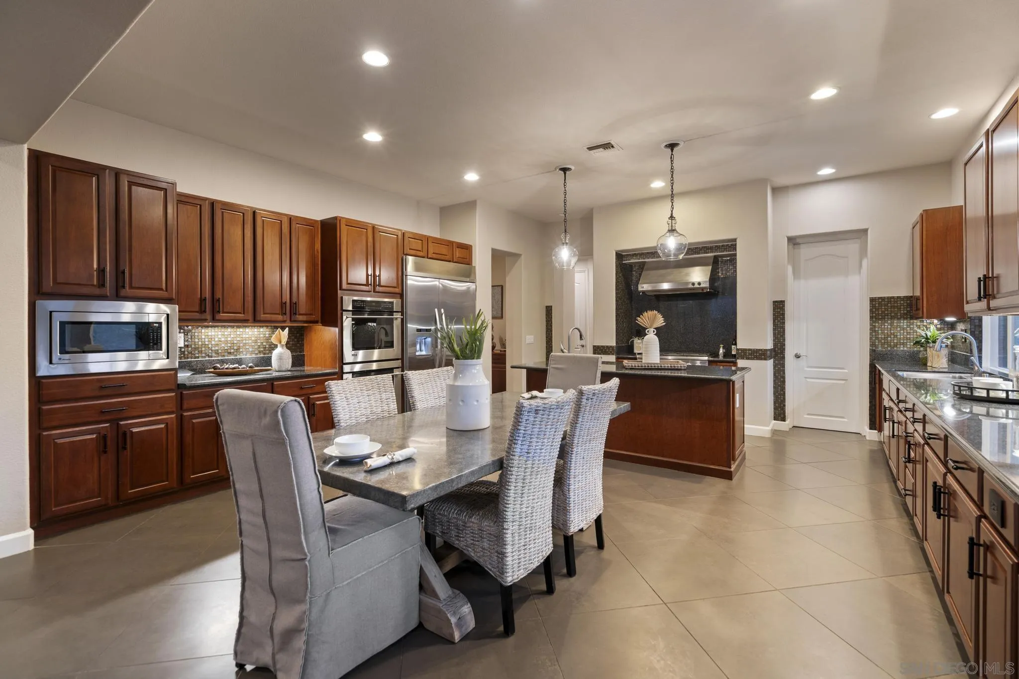 https://cdn.realtyfeed.com/cdn/127/260009481/5ce8214dea6493c42240b12d4f870824.webp