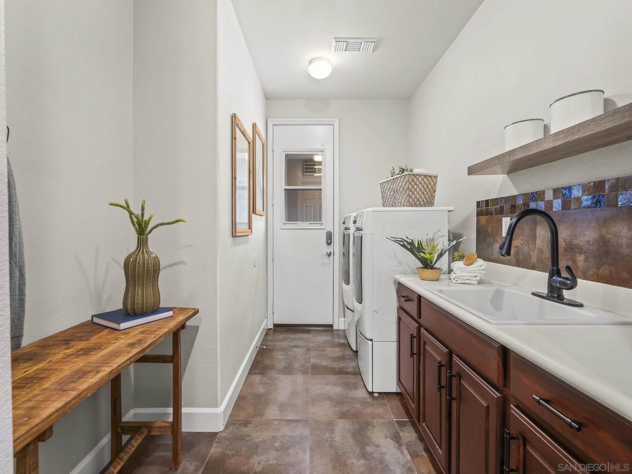 https://cdn.realtyfeed.com/cdn/127/260009481/99c9999d530272044531eda9482f1e28.webp