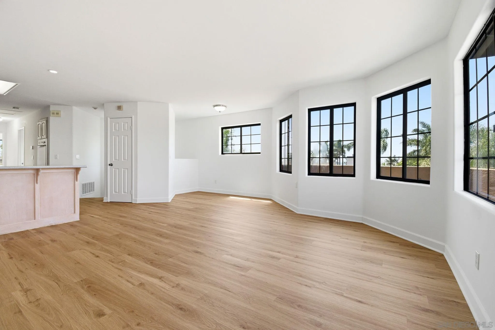Photo #5: 260009484 Listing: Photo #5