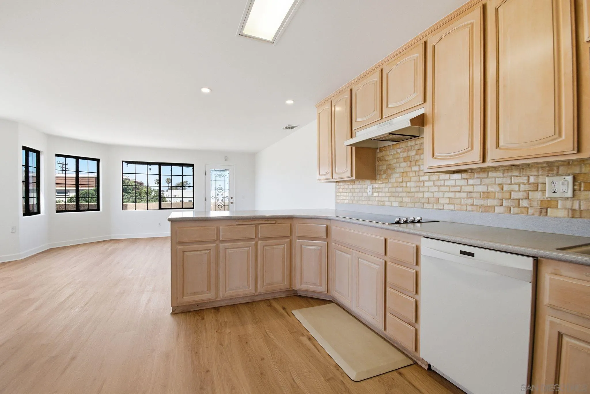 Photo #8: 260009484 Listing: Photo #8