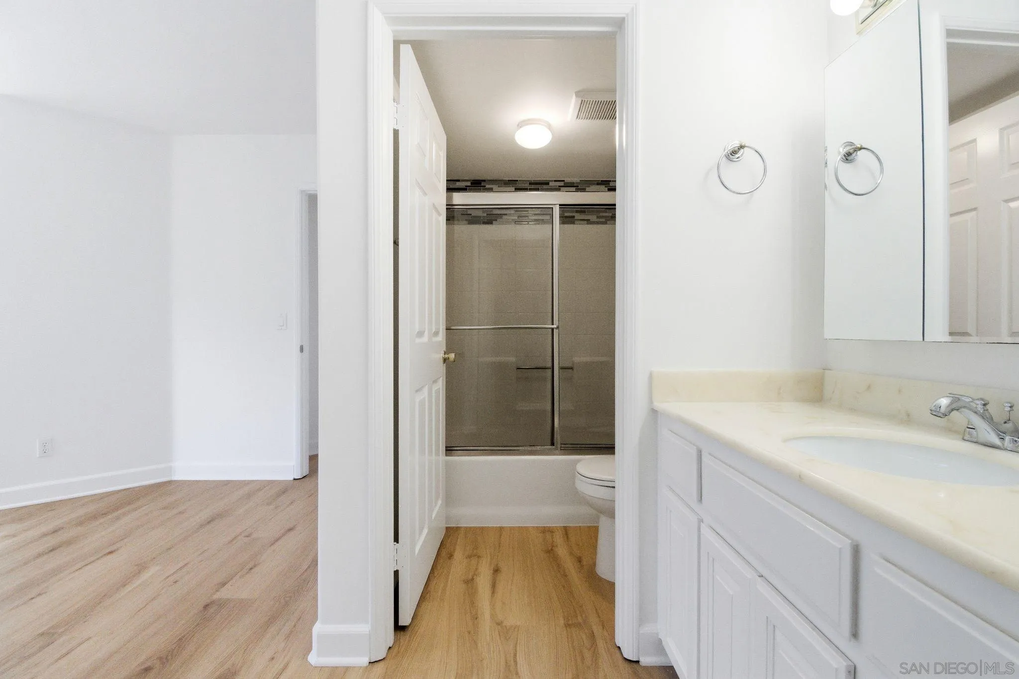 Photo #27: 260009484 Listing: Photo #27