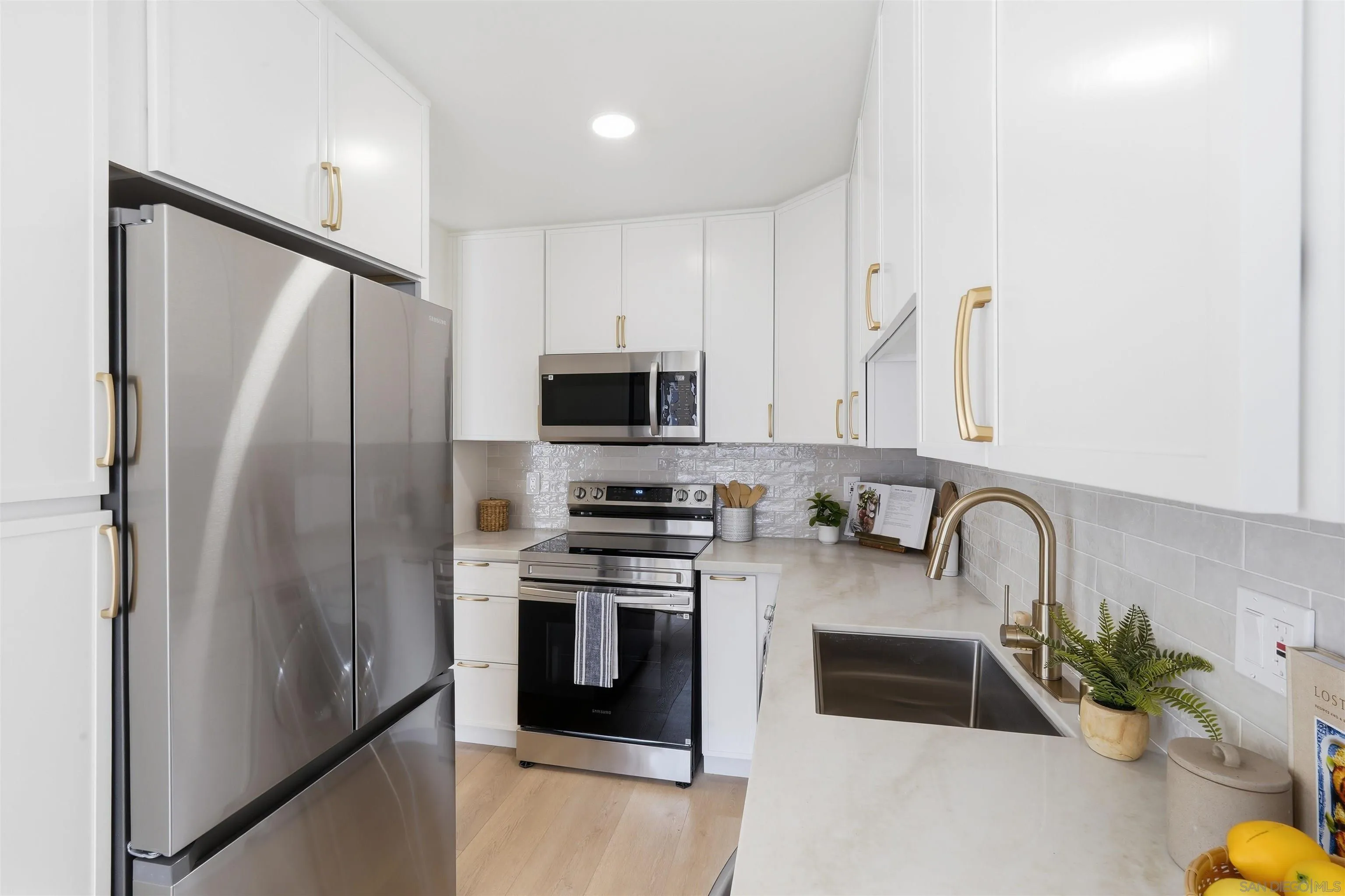 Photo #2: 260009488 Listing: Photo #2