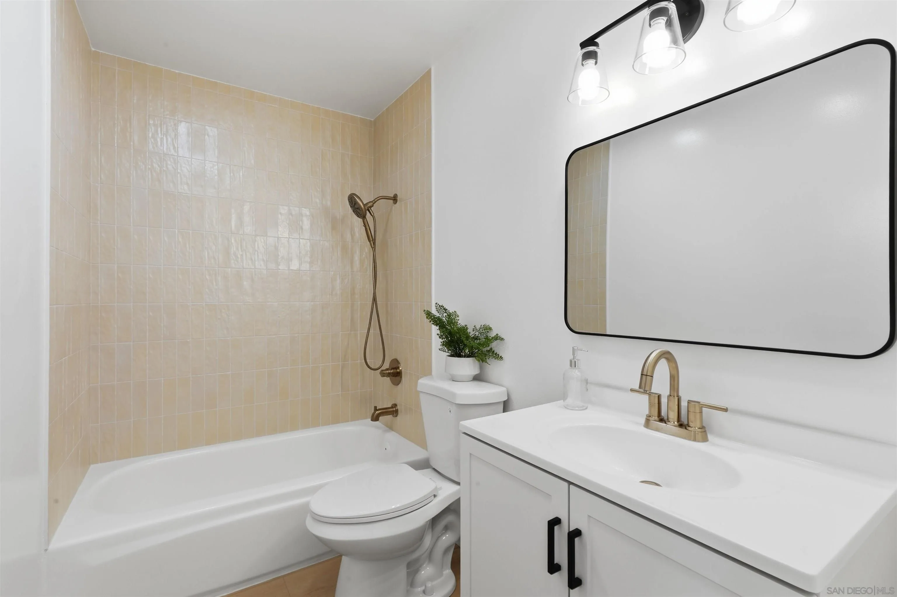 Photo #8: 260009488 Listing: Photo #8