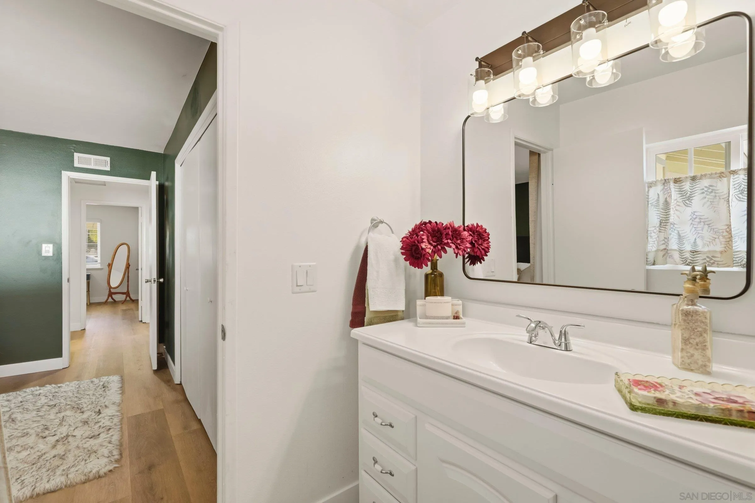 https://cdn.realtyfeed.com/cdn/127/260009496/19bc4e92daba19ee140cd7f0f992530d.webp