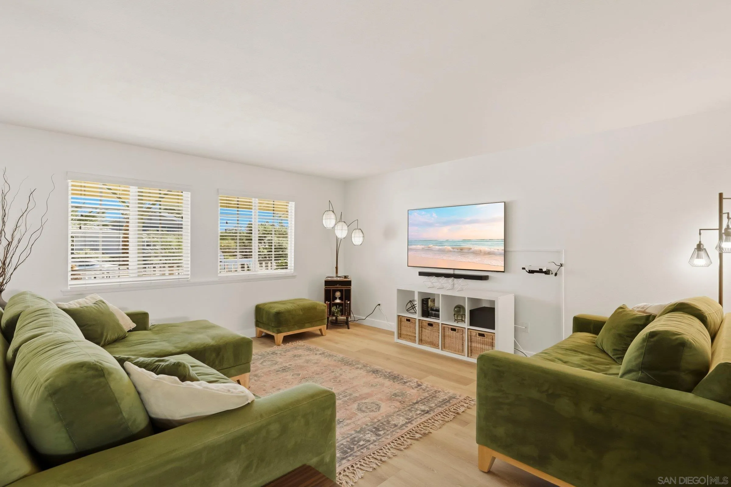 https://cdn.realtyfeed.com/cdn/127/260009496/6426bd4b0622a9ad3cfbb234bb825983.webp