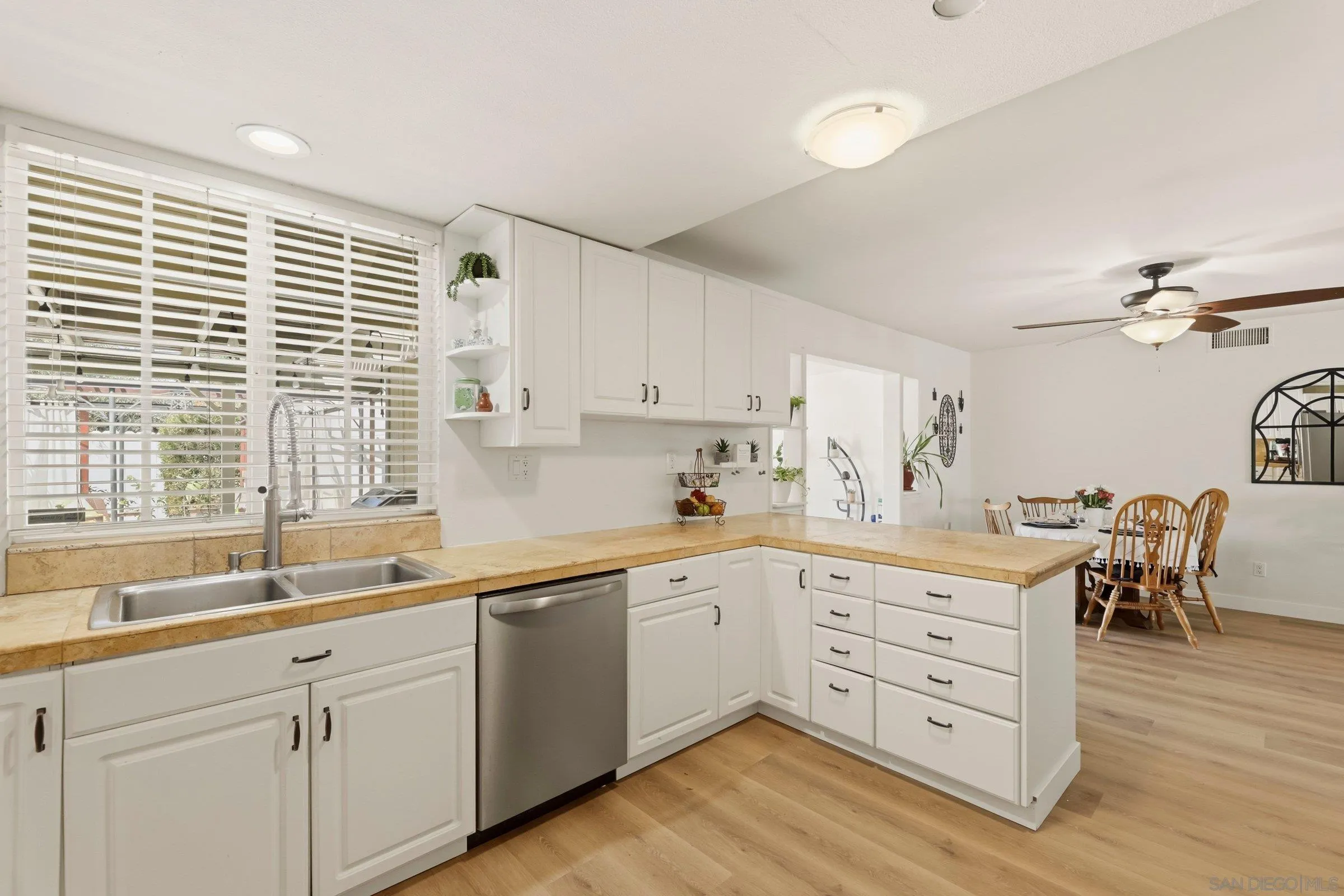 https://cdn.realtyfeed.com/cdn/127/260009496/6e0e06111aa121b7a8aa0671ef49f289.webp