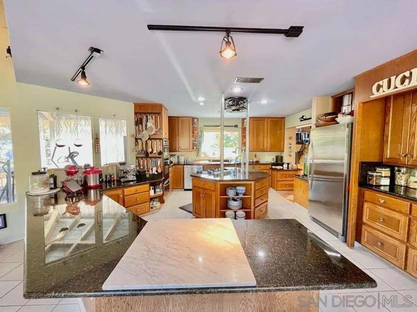 https://cdn.realtyfeed.com/cdn/127/260009497/73ee8c595163fc8694d053d9fbbecbf4.webp