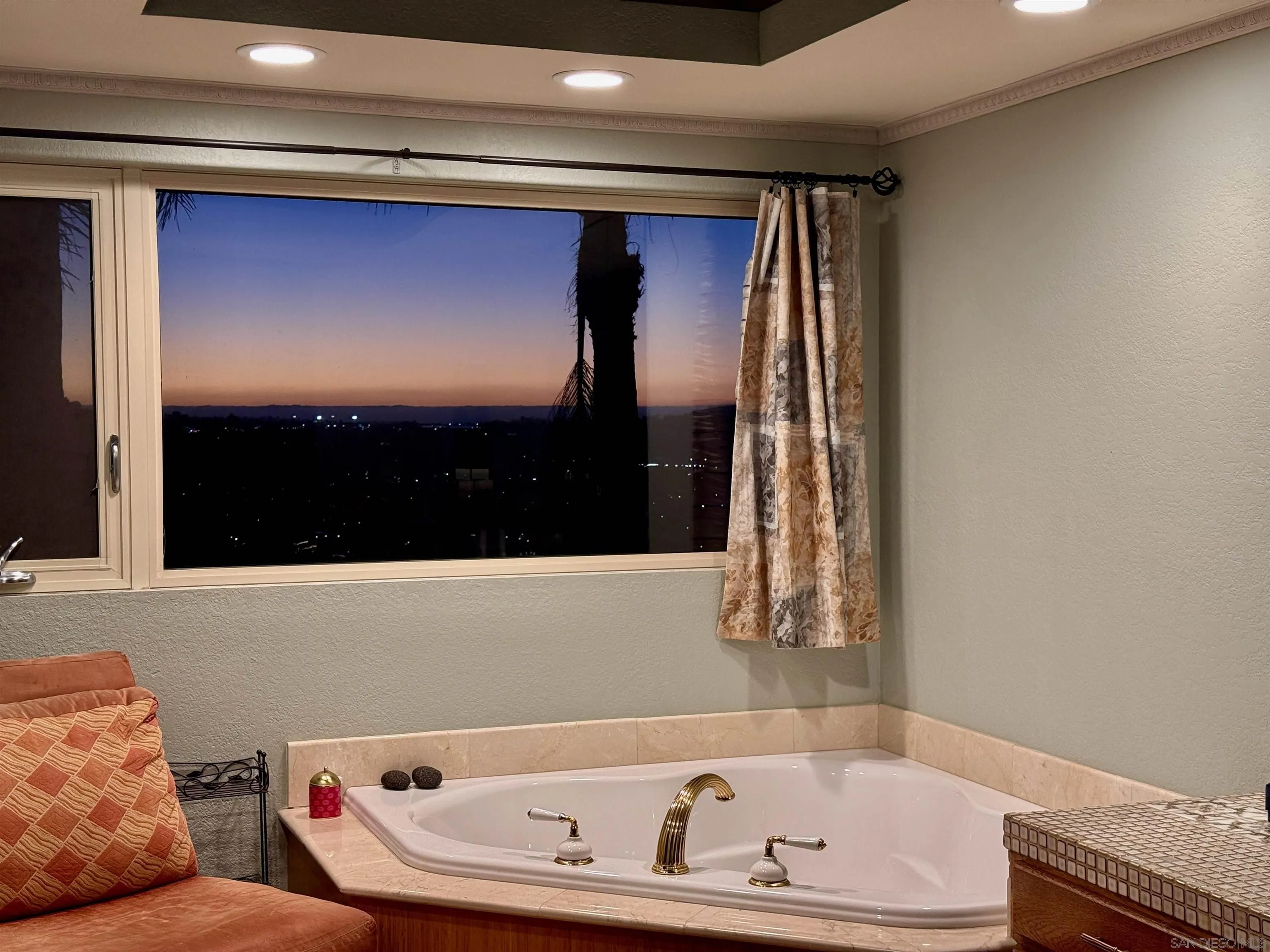 https://cdn.realtyfeed.com/cdn/127/260009497/99d4db45e5511ac1f48ee97eba20500c.webp