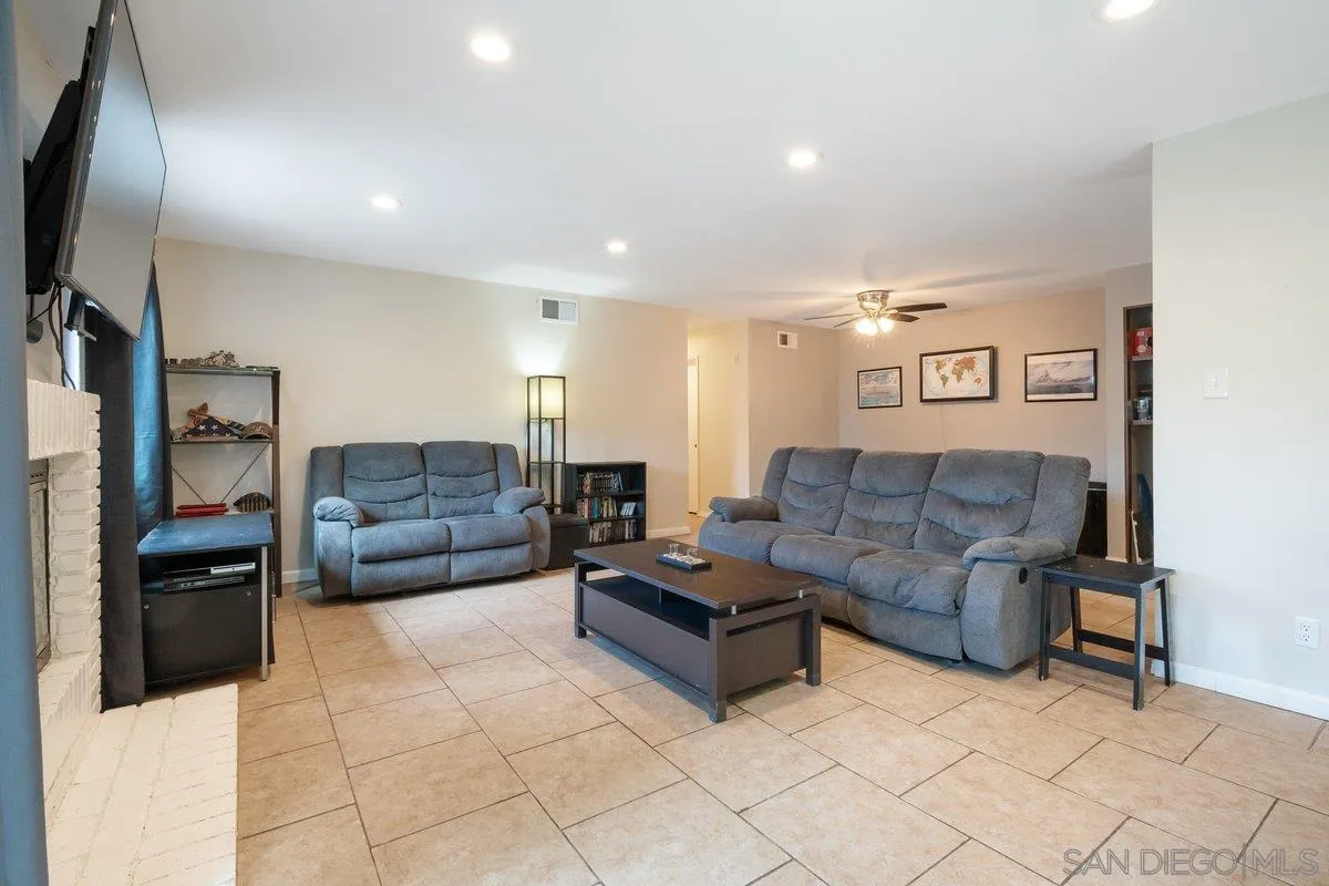 Photo #4: 260009504 Listing: Photo #4