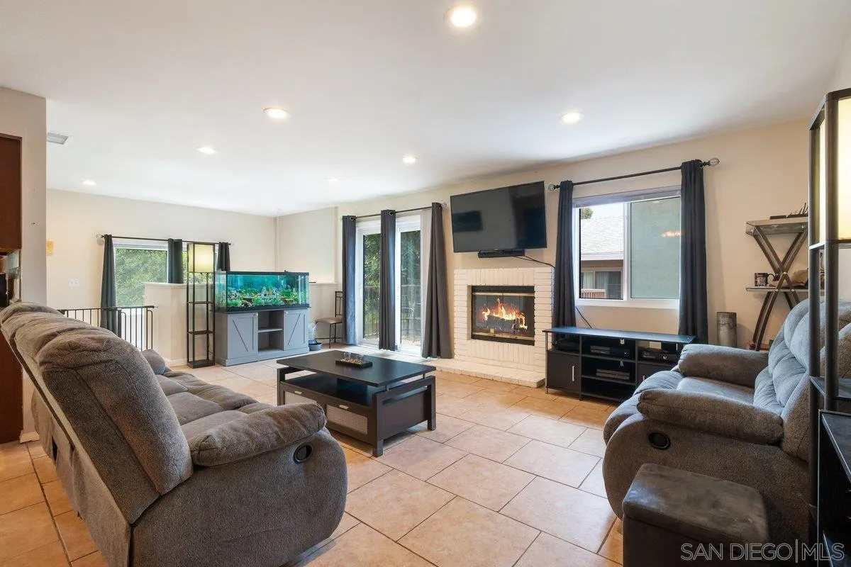 Photo #1: 260009504 Listing: Photo #1