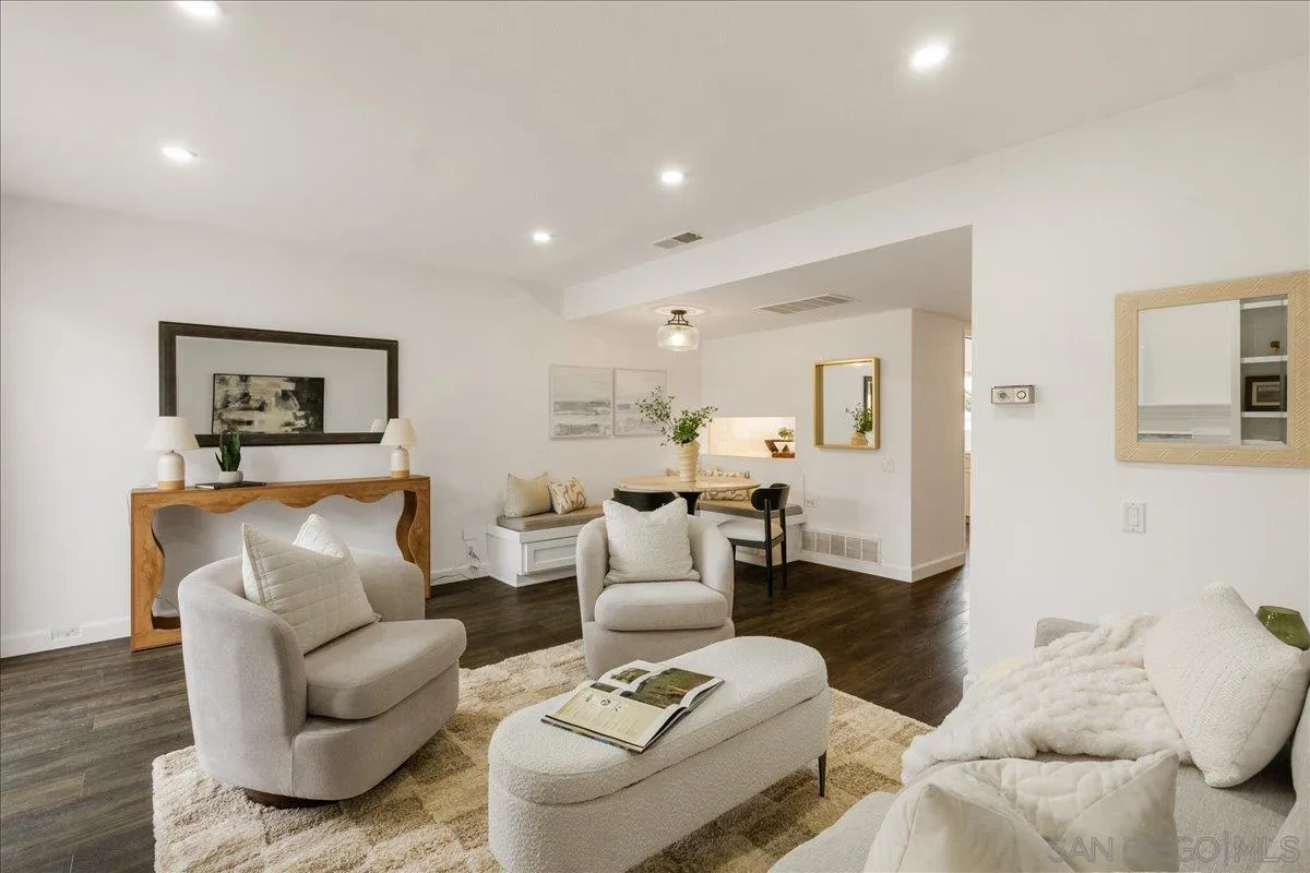 Photo #2: 260009513 Listing: Photo #2