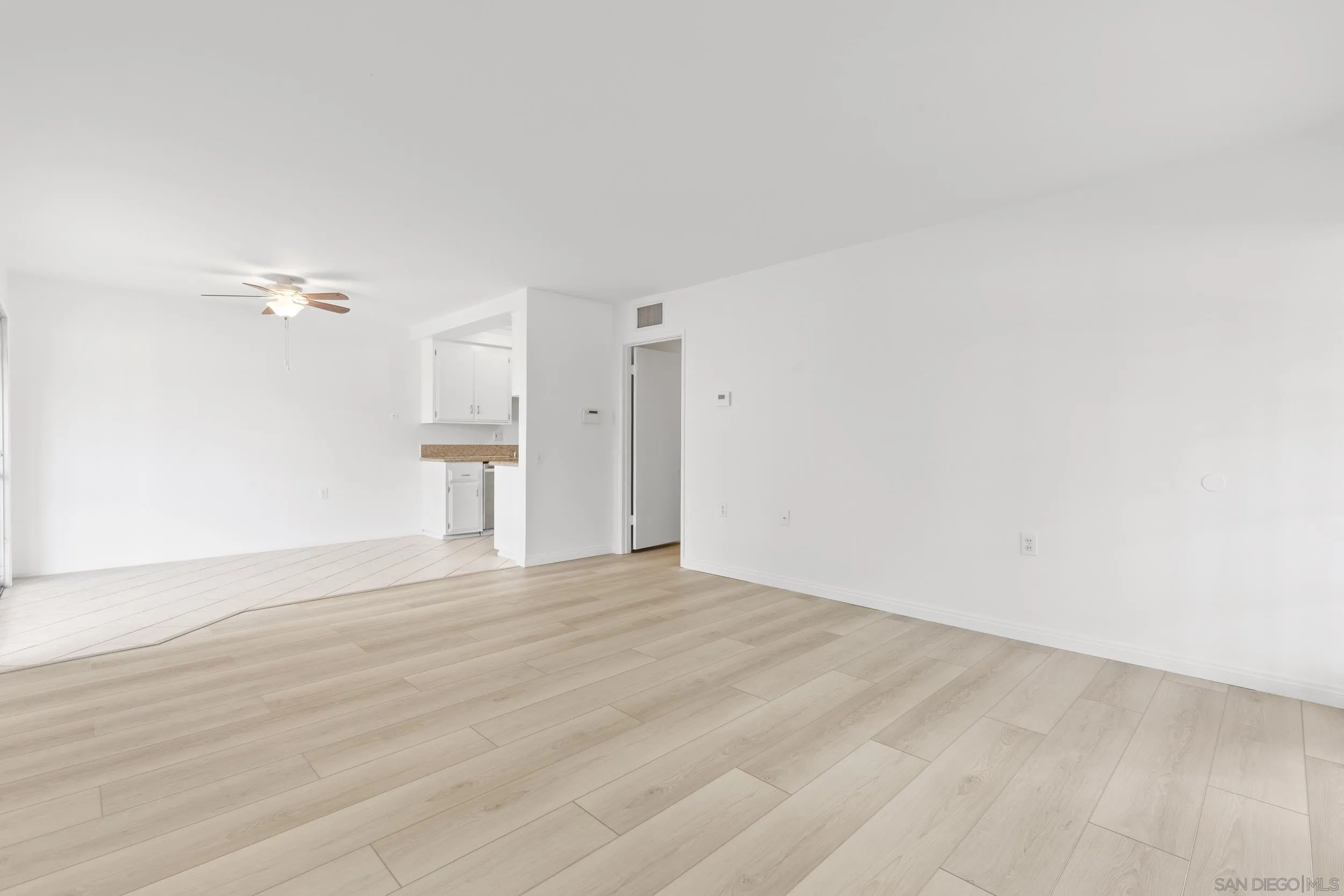 Photo #5: 260009517 Listing: Photo #5