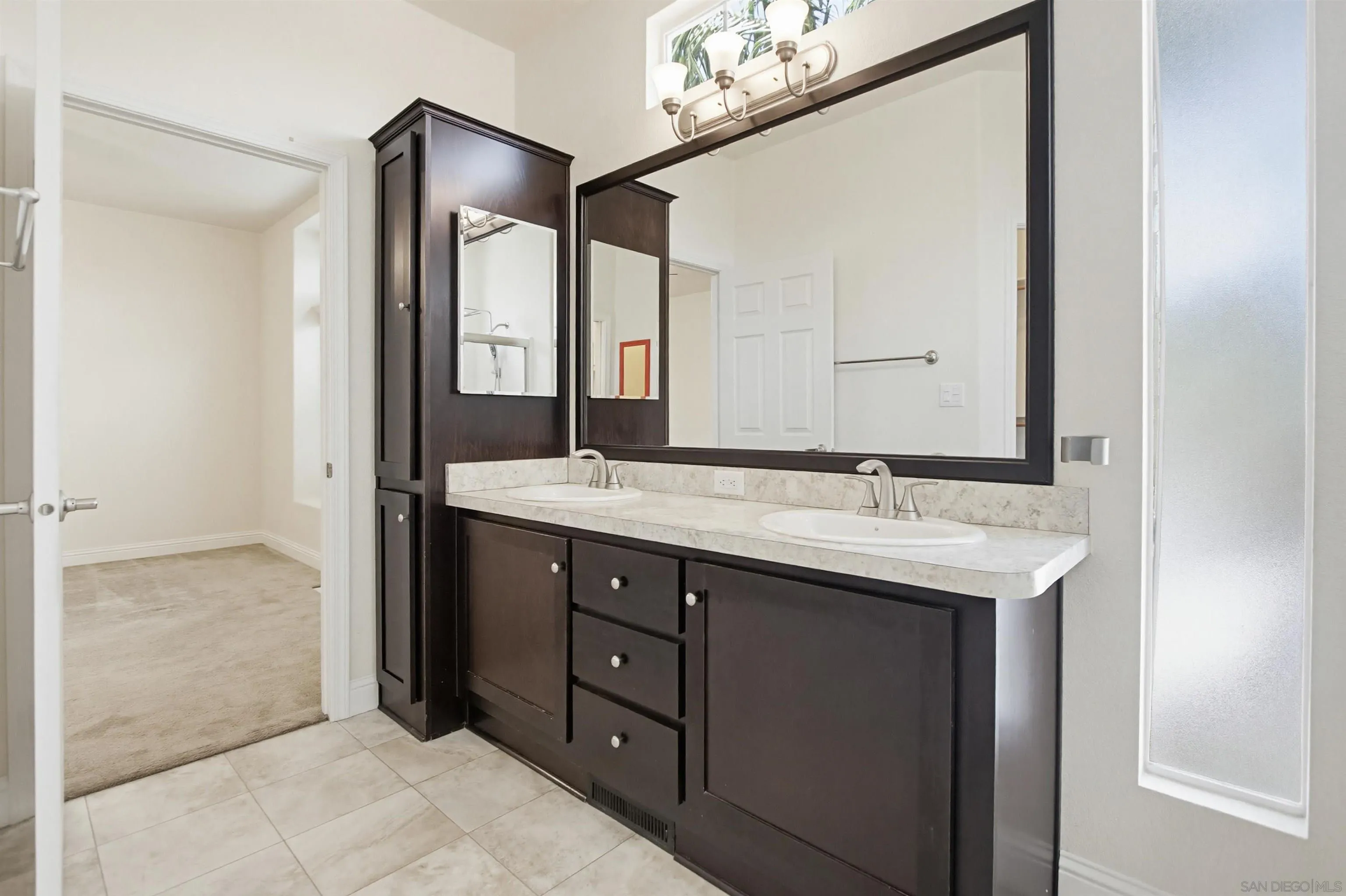 https://cdn.realtyfeed.com/cdn/127/260009520/49cee4503b66819db928f7502c00b953.webp