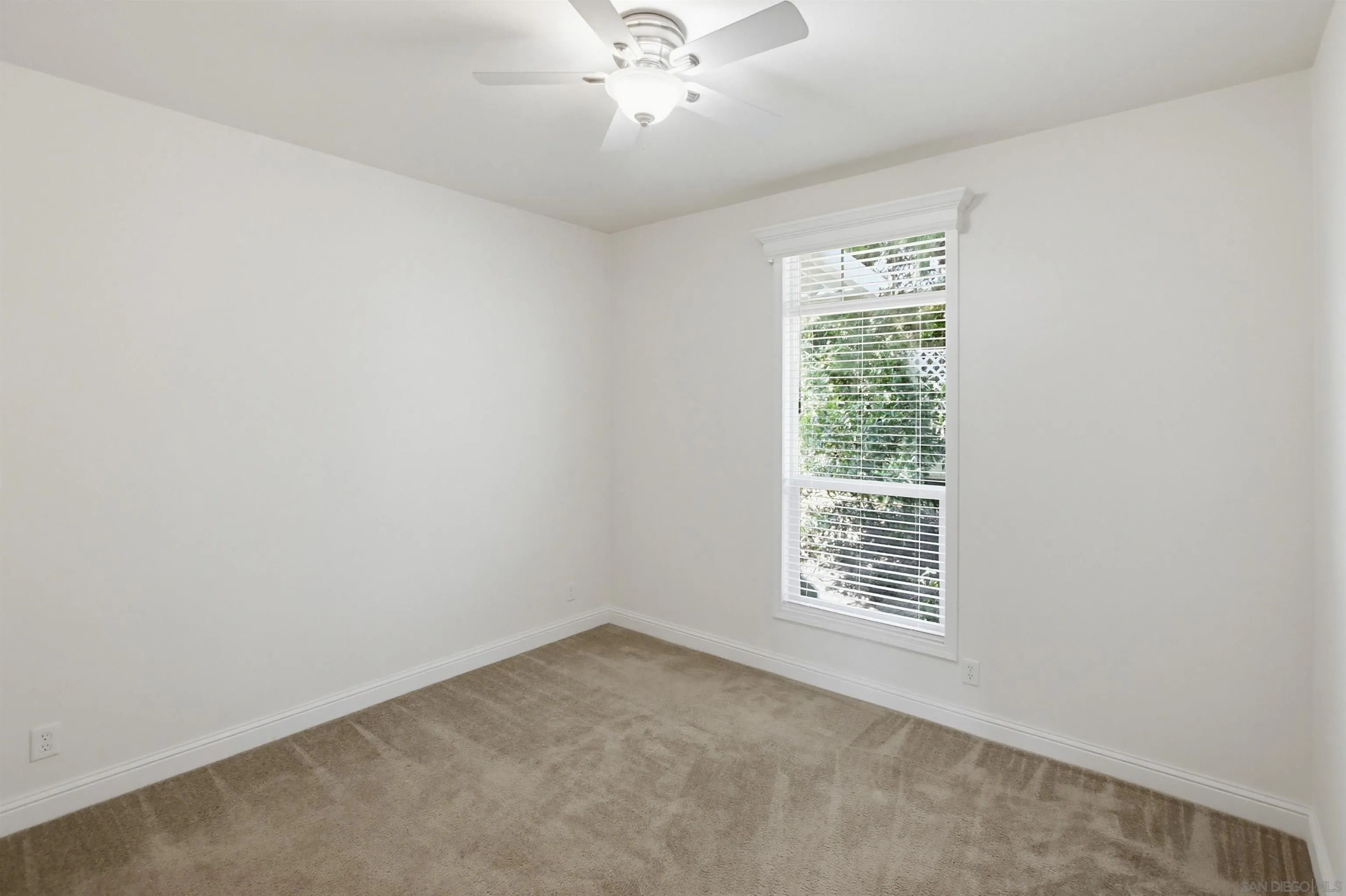 https://cdn.realtyfeed.com/cdn/127/260009520/a8d671a4ffd25b12fb8463734cb018d8.webp