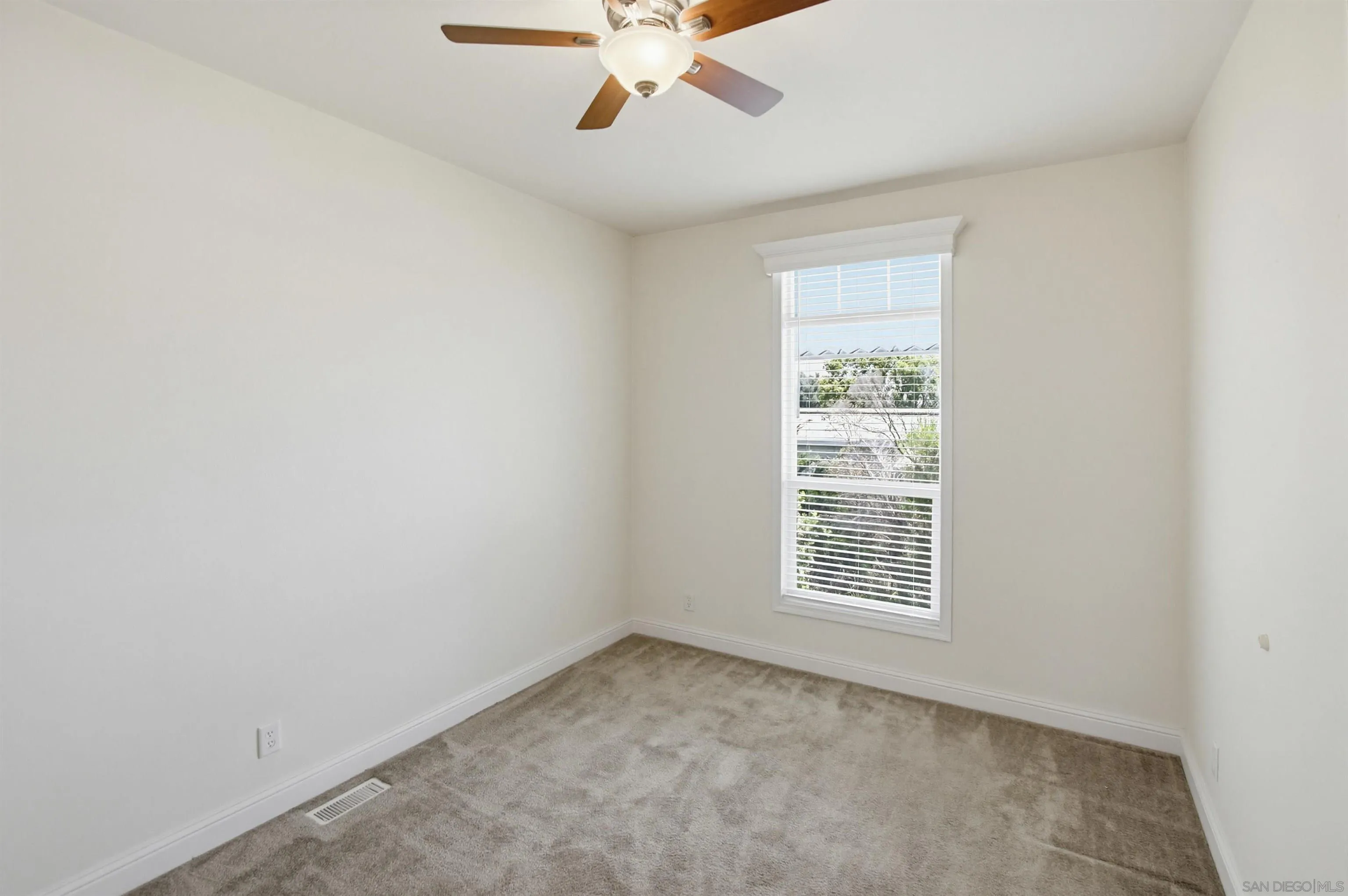 https://cdn.realtyfeed.com/cdn/127/260009520/ecf68352964f34942be73177f071decb.webp