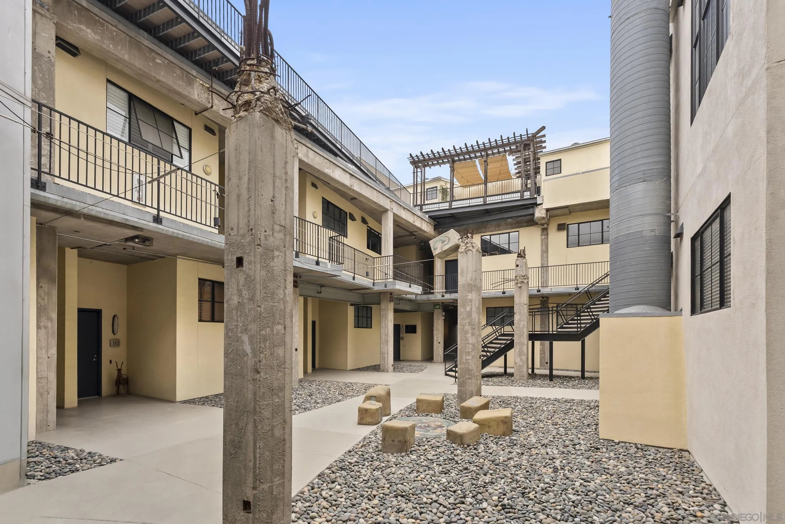https://cdn.realtyfeed.com/cdn/127/260009522/5fa873b03724ba03b6ee3e13dffc8d8f.webp