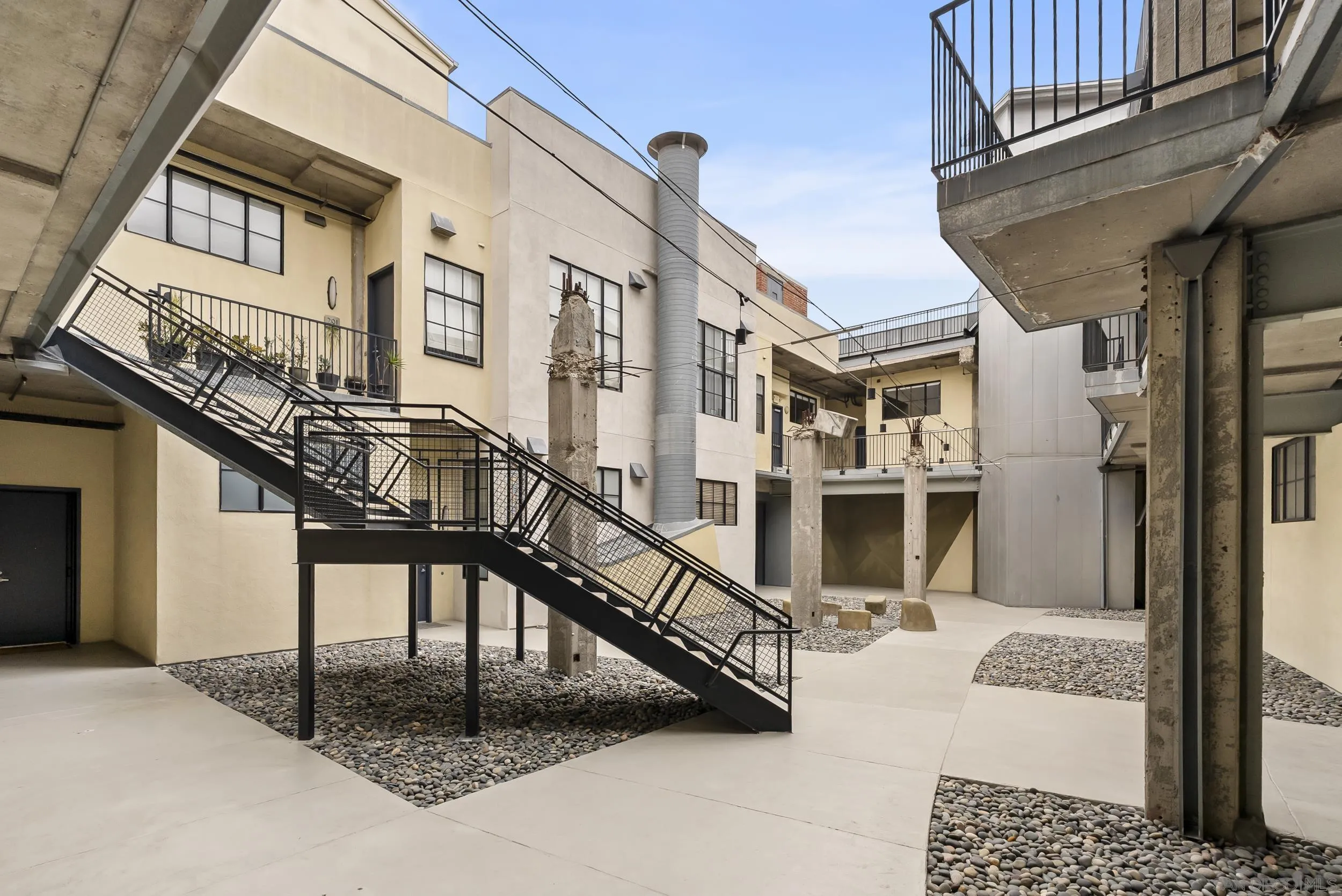 https://cdn.realtyfeed.com/cdn/127/260009522/cc486d2db6eb67eec471130fbd2f5475.webp
