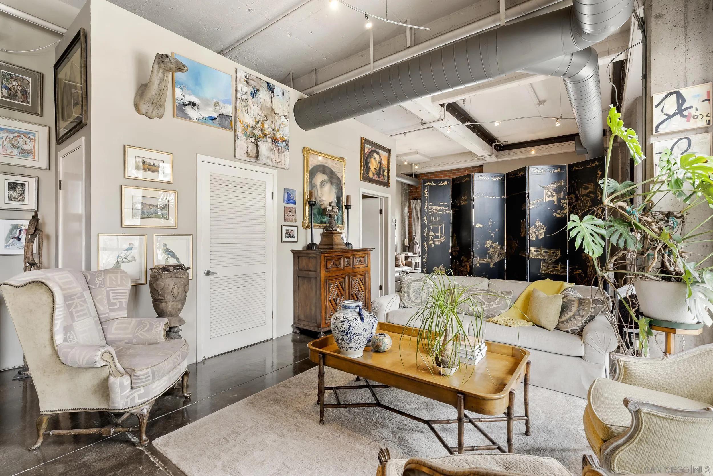 https://cdn.realtyfeed.com/cdn/127/260009522/e4f794507c8d7583c4d1f22c45b17185.webp
