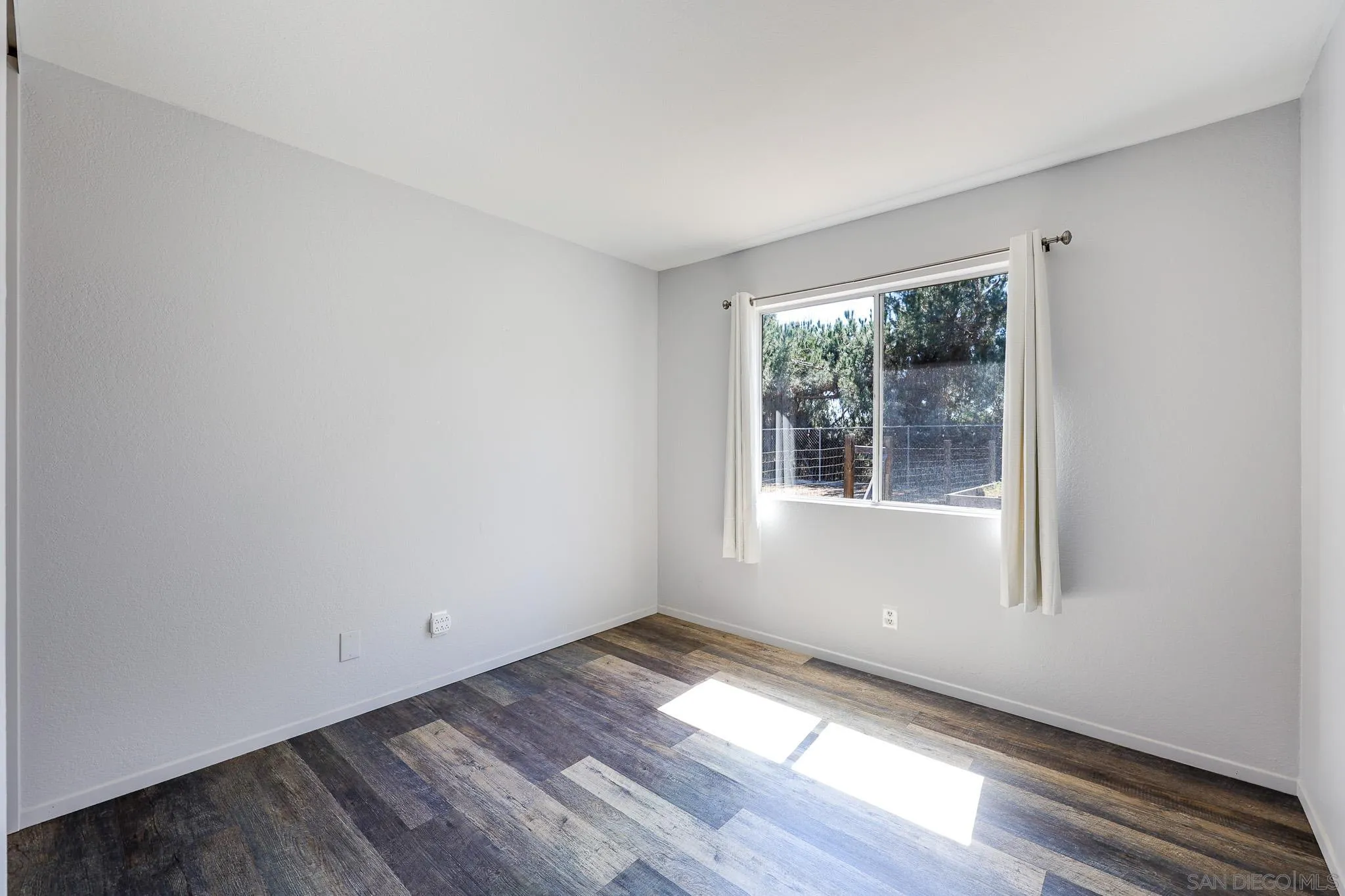 https://cdn.realtyfeed.com/cdn/127/260009533/160057cb663880199358a3a279f8cdcc.webp