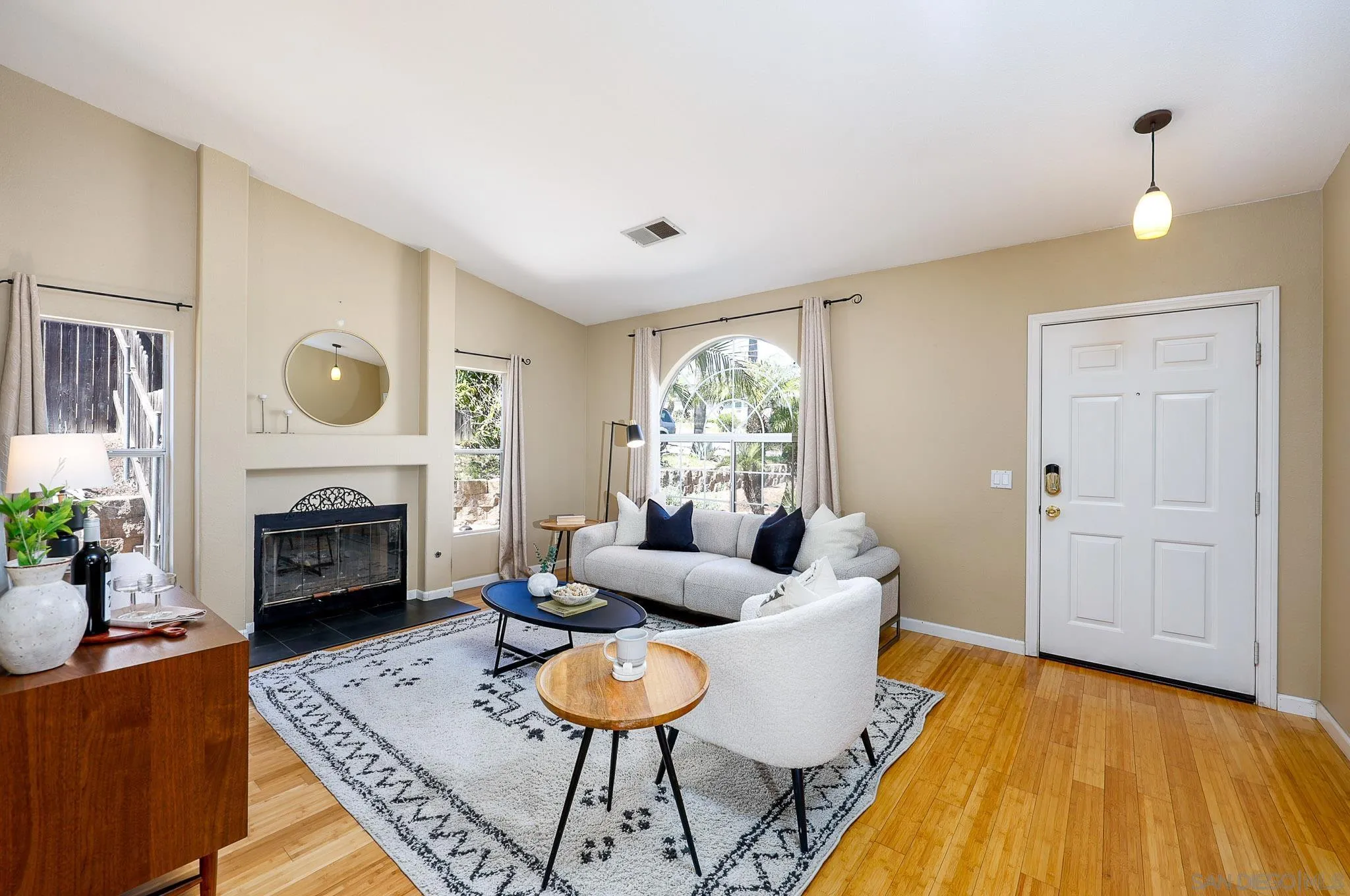 https://cdn.realtyfeed.com/cdn/127/260009533/cfc90c741463f35d0e7314b401a03be0.webp
