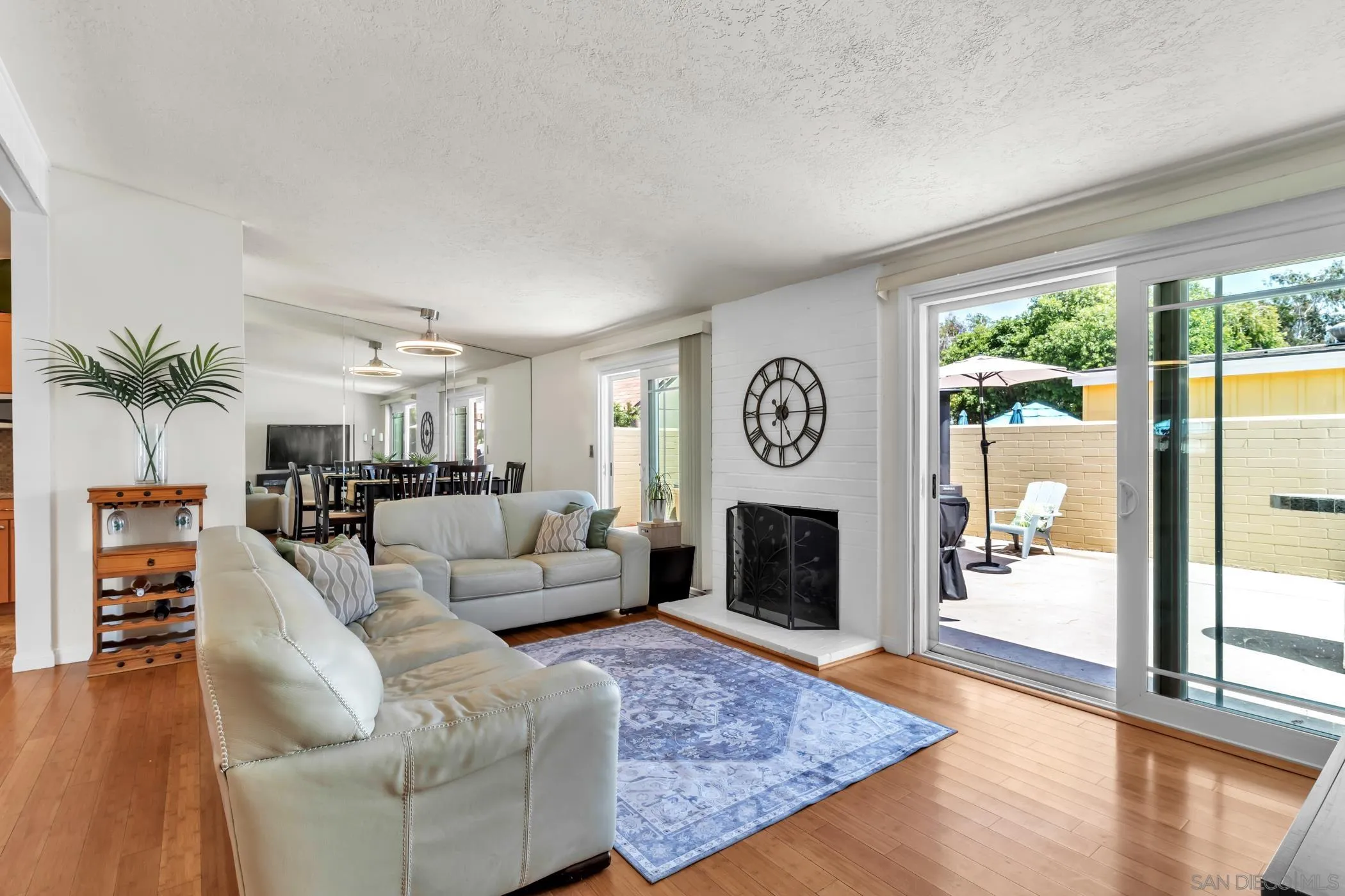 https://cdn.realtyfeed.com/cdn/127/260009534/21a1344f65fe3d505715658295a1cd04.webp