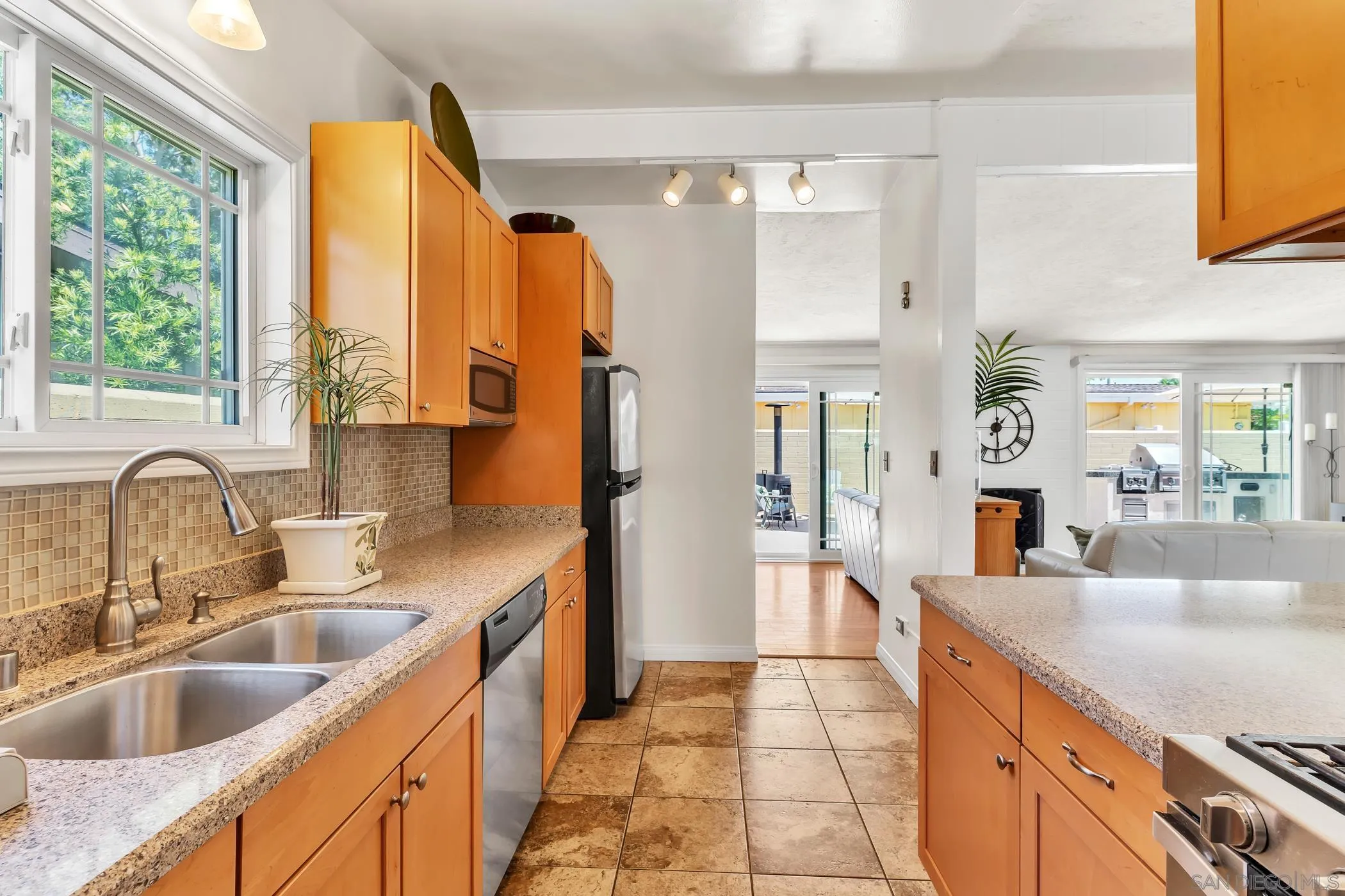 https://cdn.realtyfeed.com/cdn/127/260009534/3ed8c16eaf2541bebc52c5c0b0746985.webp