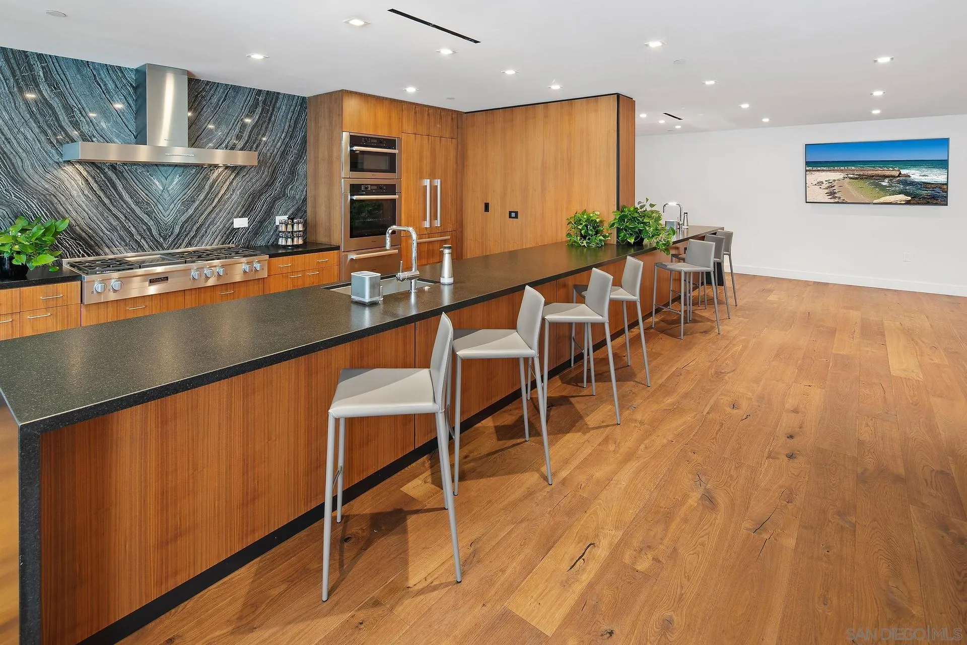 Photo #8: 260009537 Listing: Photo #8