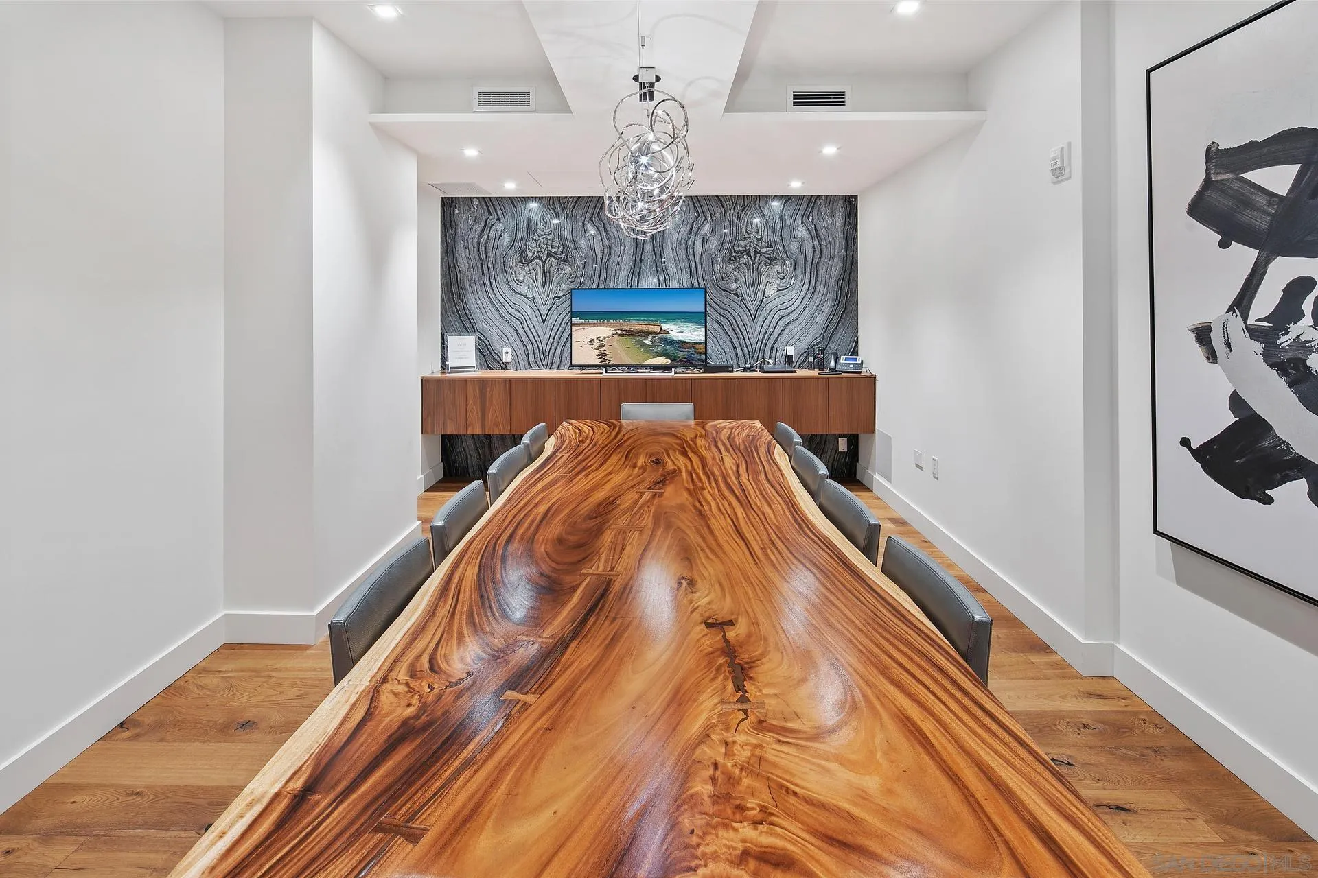 Photo #9: 260009537 Listing: Photo #9