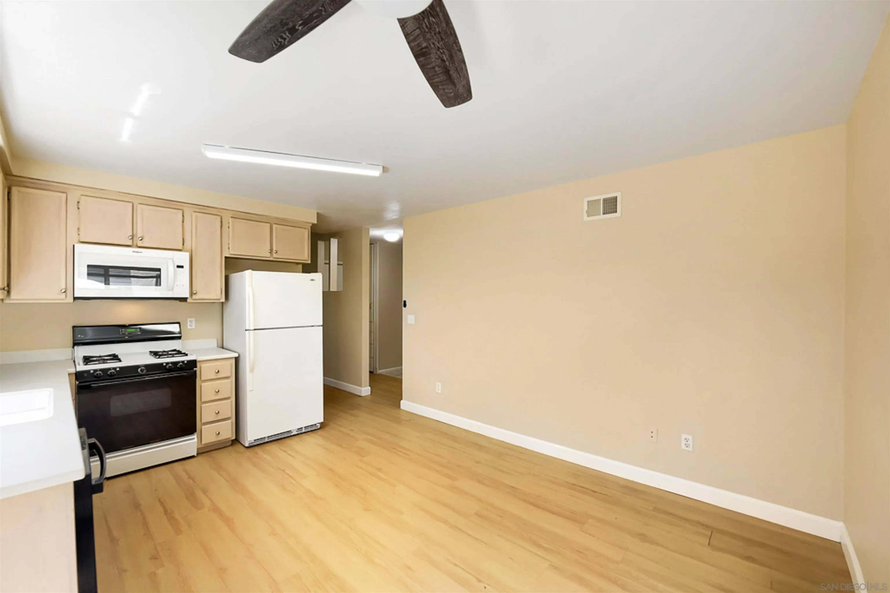 Photo #10: 260009545 Listing: Photo #10
