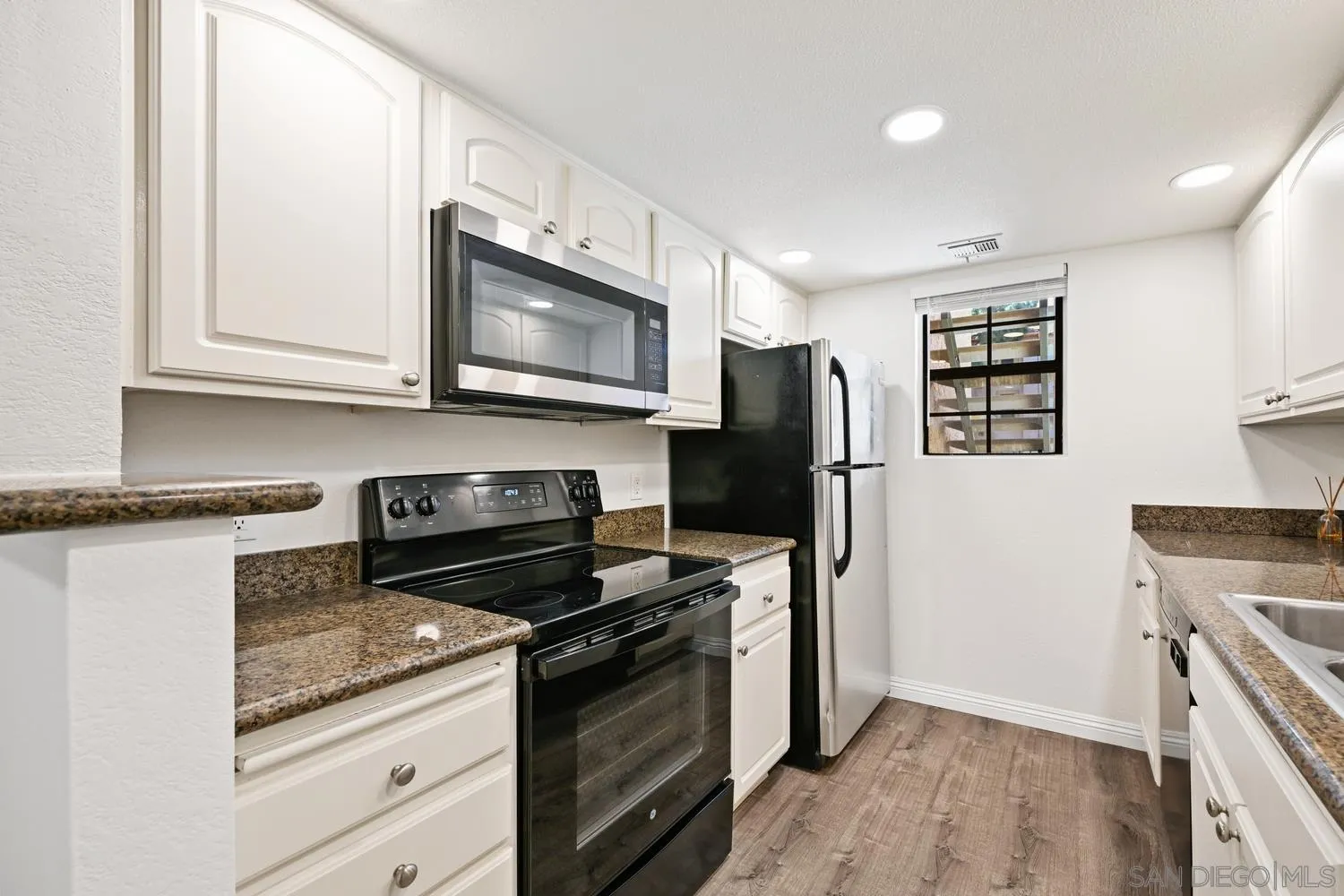 https://cdn.realtyfeed.com/cdn/127/260009564/21fac76d0d421130ff5abb42d02daca9.webp